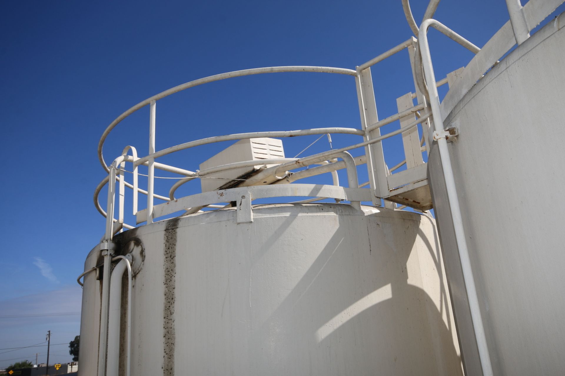 Mueller 15,000 Gal. S/S Refrigerated Silo, Door SN D7802-2, with Sloped Bottom, Spray Balls, Vert - Image 3 of 8