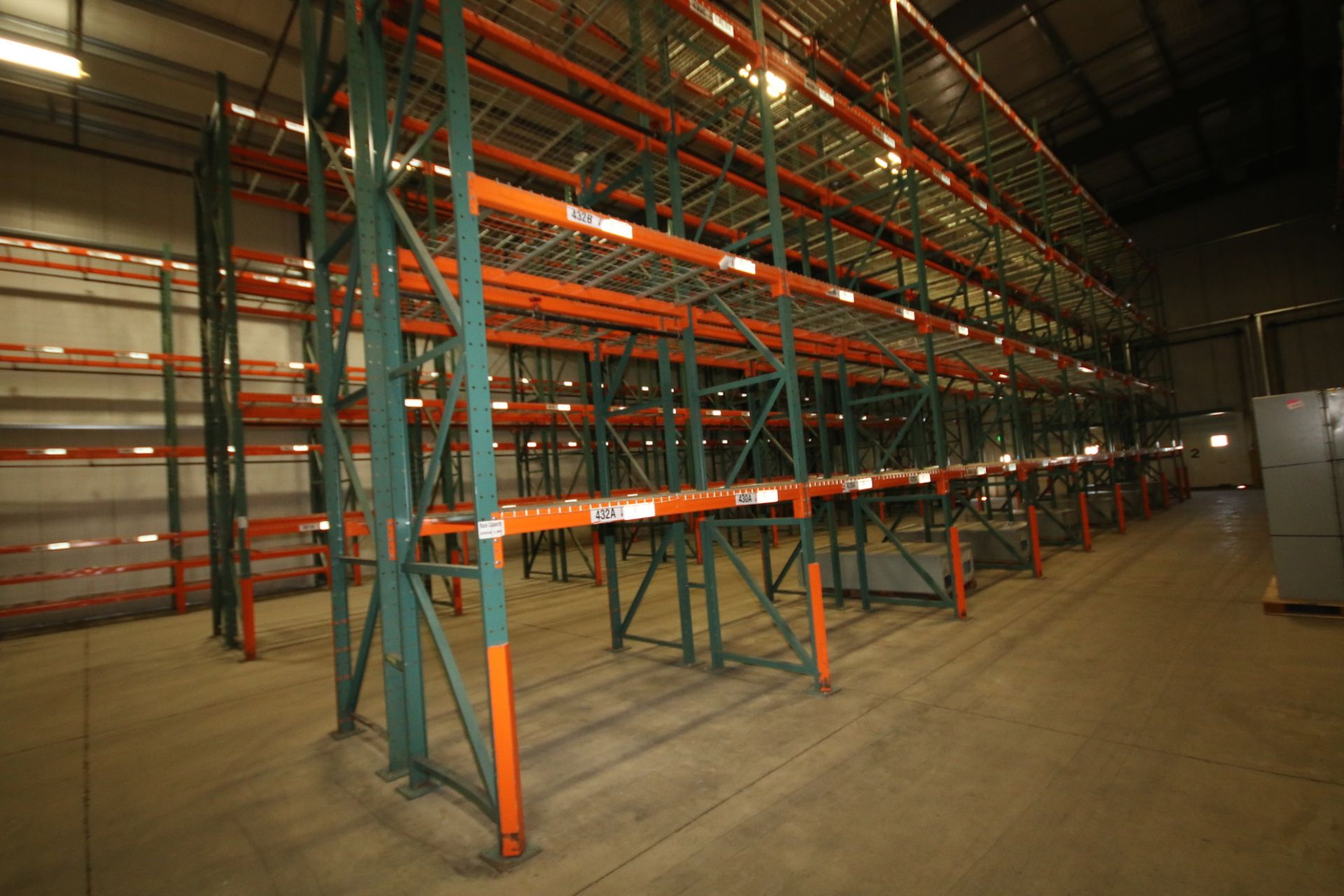 (54) Sect Pallet Racking, Bolt Type , 4" W Uprights, 8 ft L, Aprox 24 ft Uprights, with Cage B - Image 7 of 10