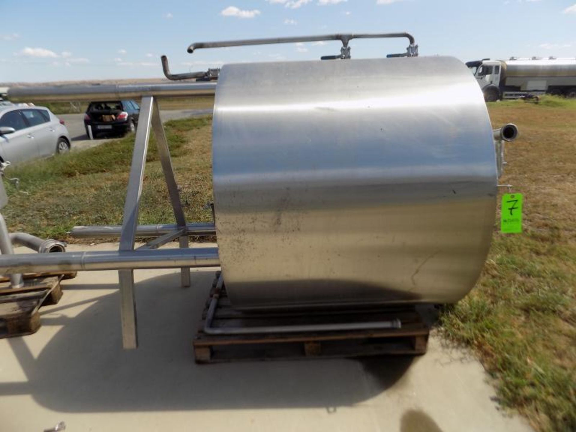 Aprox. 1,473 L / 389 Gal. S/S Double Jacketed Tank with Agitator, Sprayball, Man Hole (Tank is