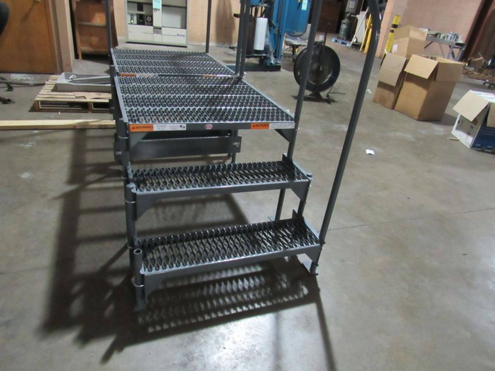 EGA Products Work Platform expandable and lockable - Two-piece 34"" wide - Removal and loading - Image 3 of 10