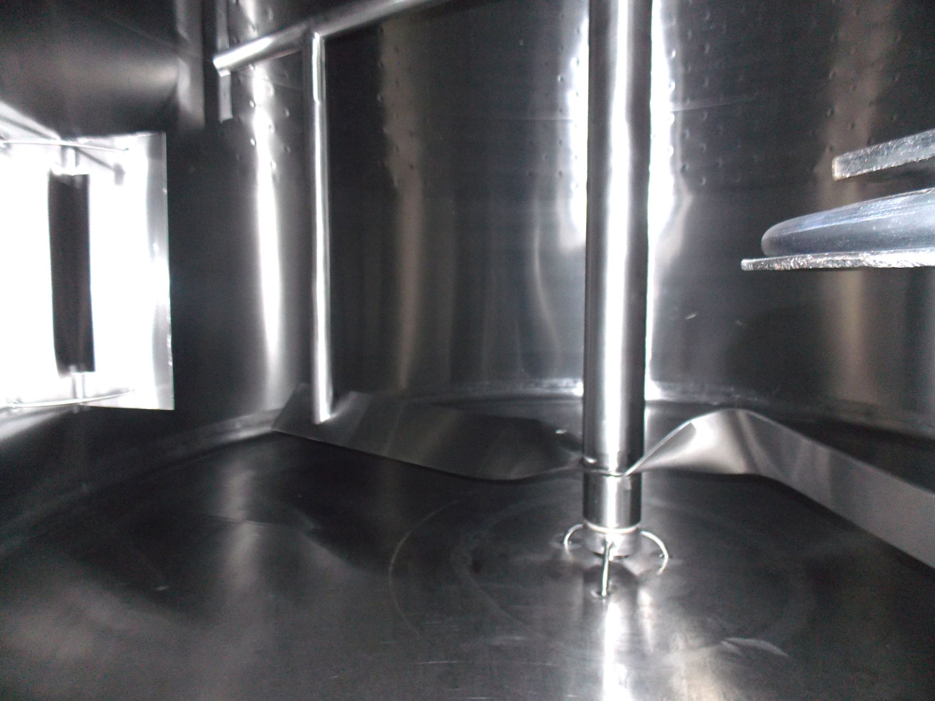 Dairy Craft 6,000 Gallon Stainless Vertical Silo with Agitator Serial: 77J3387 Stainless Steel - Image 4 of 9