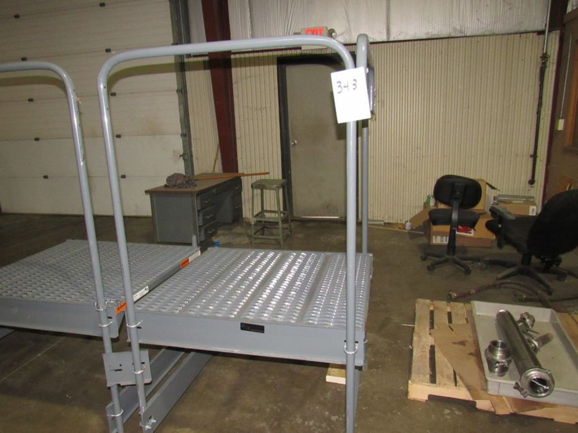 EGA Products Work Platform expandable and lockable - Two-piece 34"" wide - Removal and loading - Image 6 of 10