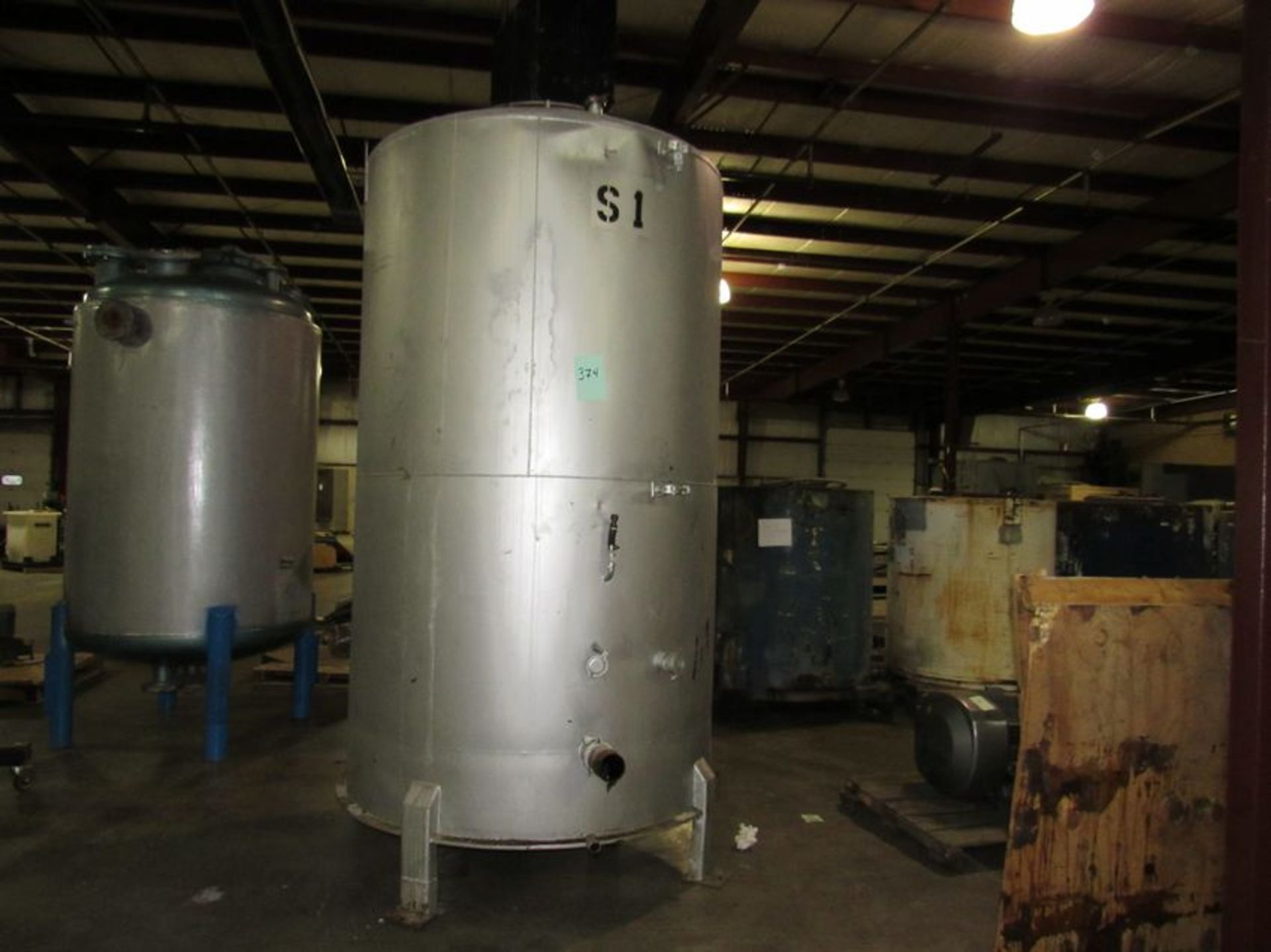 1100-Gallon Stainless Steel Storage Tank with Dome top, Flat slopped bottom, Free removal and