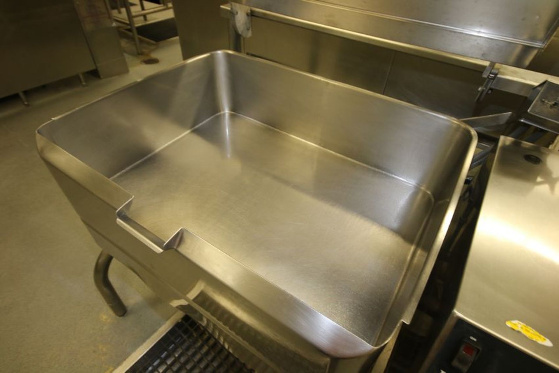 Groen Eclipse Ergononic Tilting Braising Pan, Model M40G, Natural Gas with S/S Lid, Pan Dimensions - Image 3 of 3