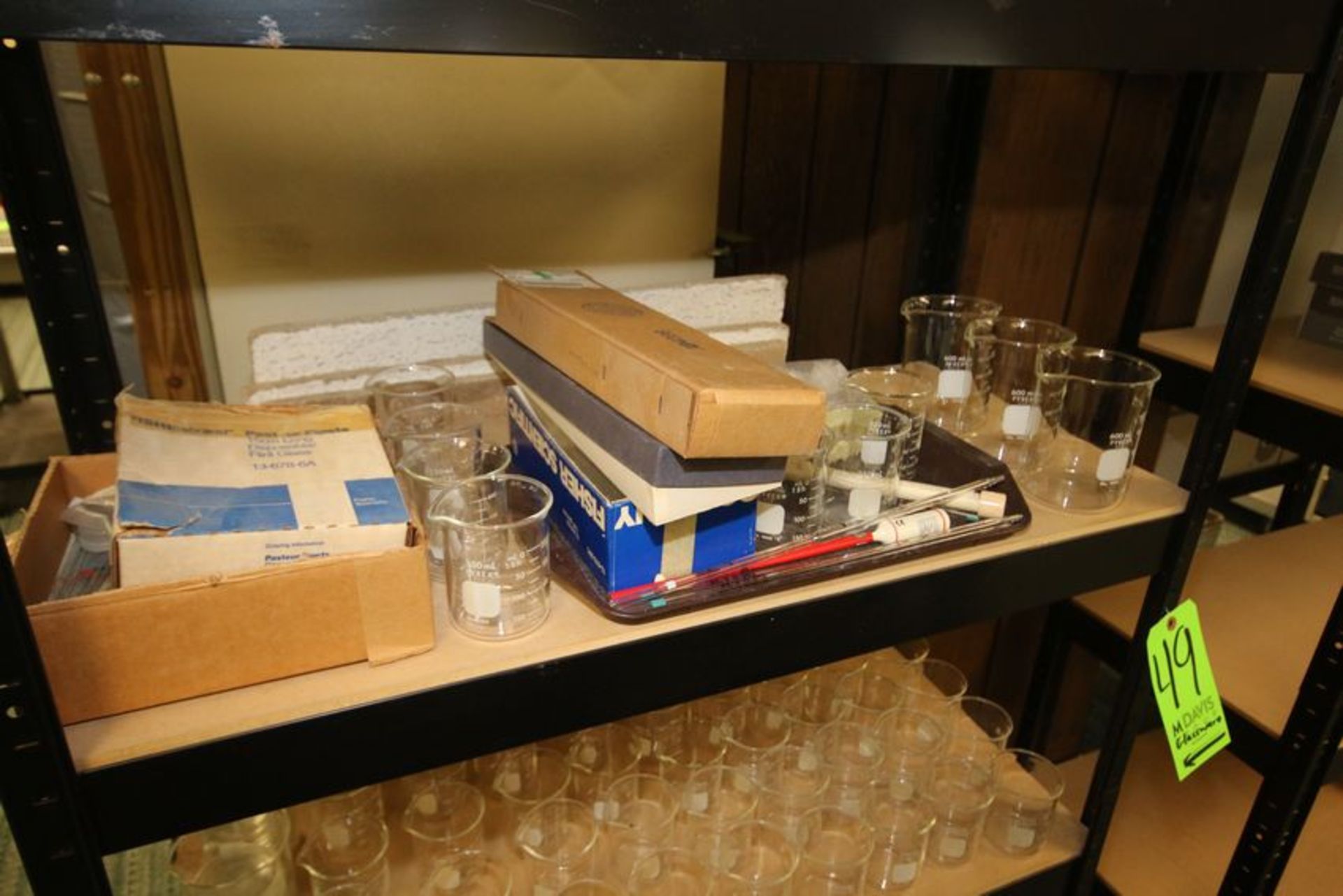 Lot of Assorted Glassware on (2) Shelves, Includes Aprox. (48) Pyrex 250 mL Beakers, (5) Pyrex 600 - Image 2 of 2