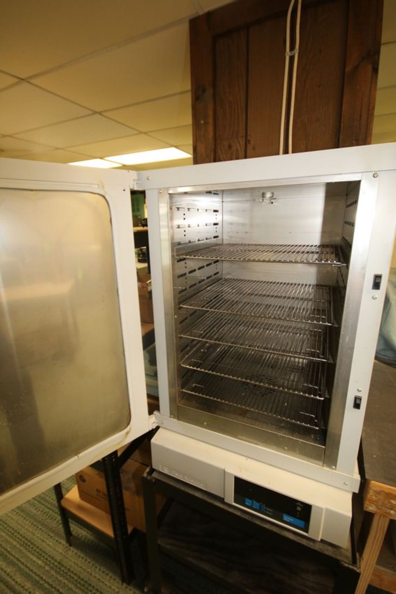 Fisher Scientic Isotemp Oven, M/N 750F, S/N 902N0020, 120 Volts, (5) S/S Wire Shelving, with (12) - Image 2 of 3