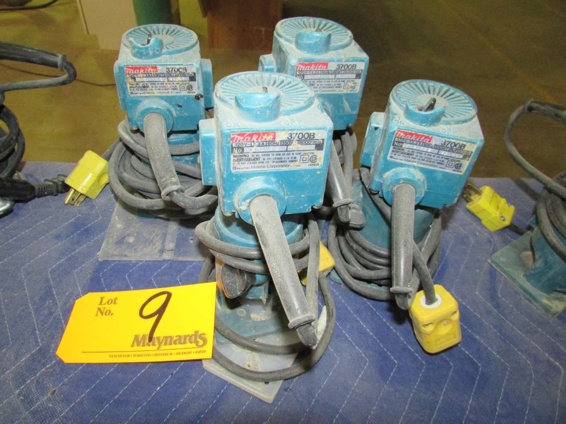 Makita 3700B (4) Electric Routers