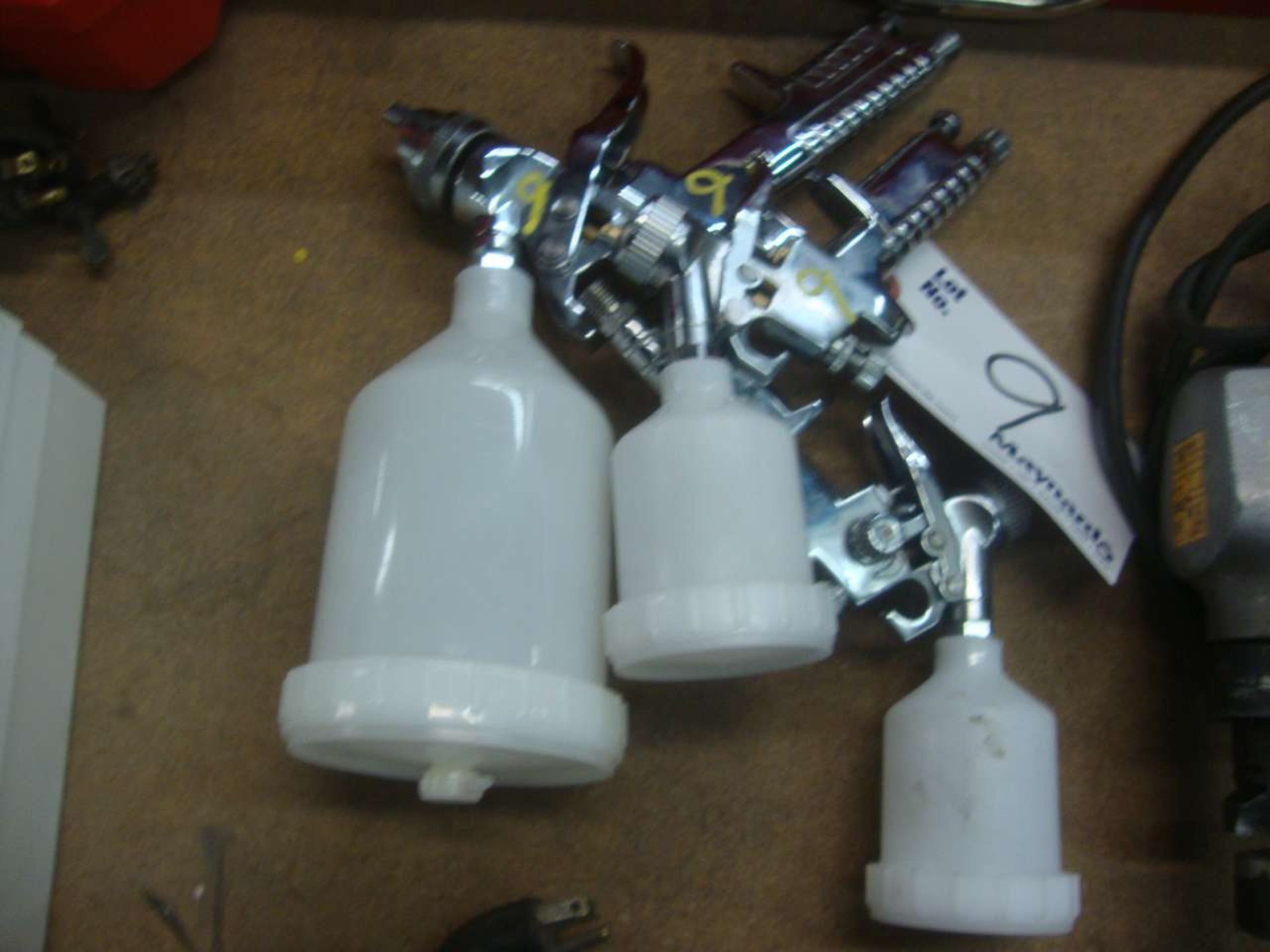 Drop type paint guns