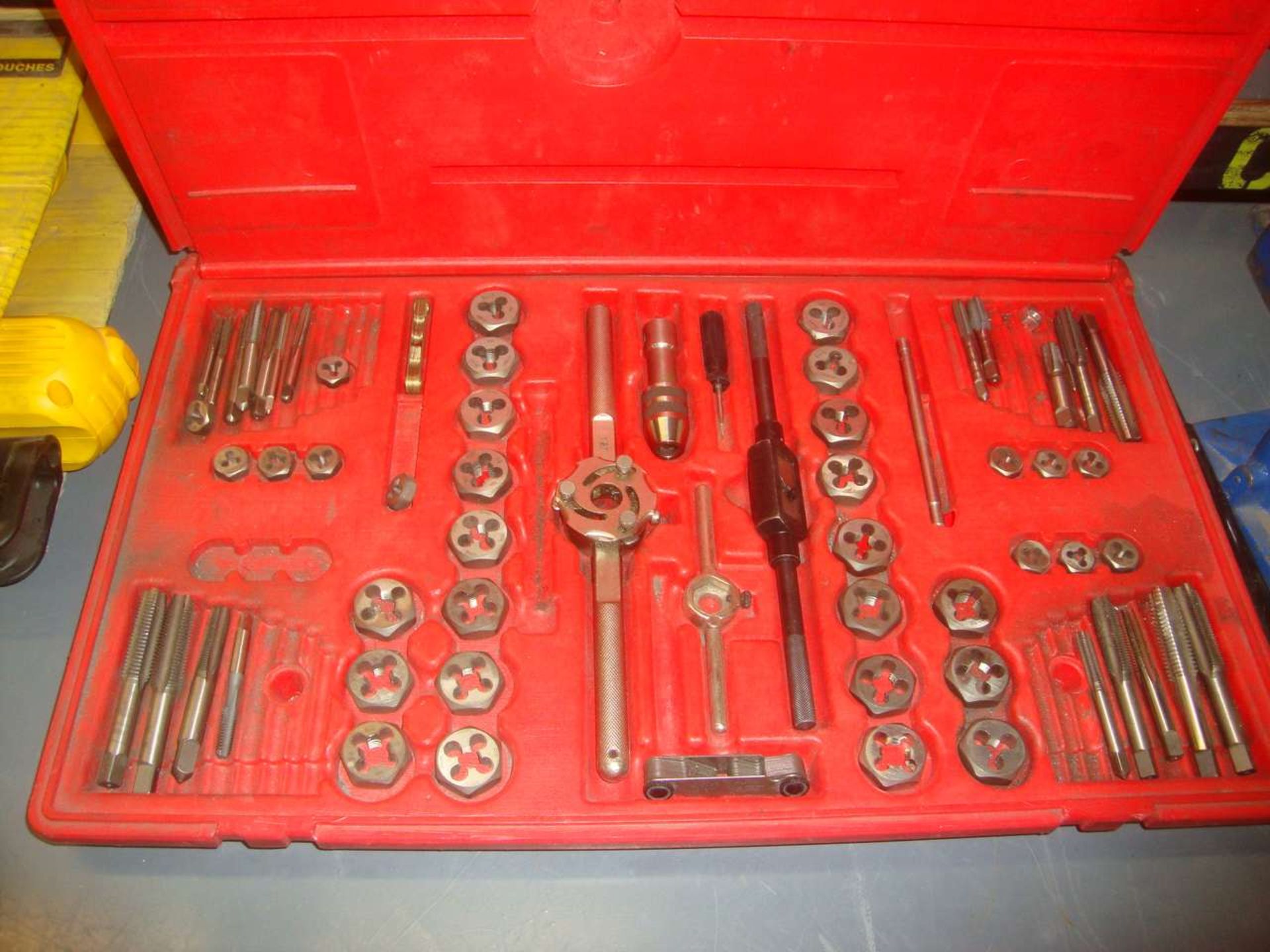 Tap and die set