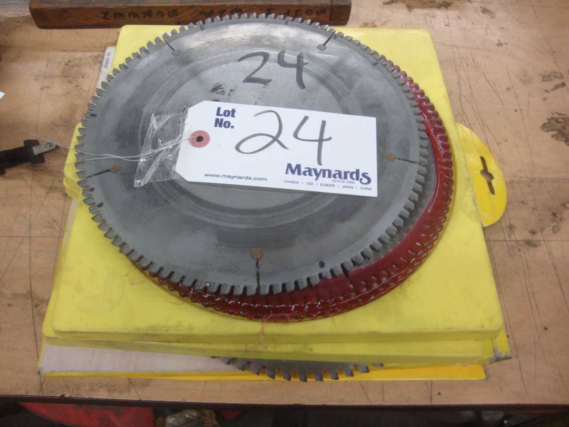 Lot of 10" sawblades