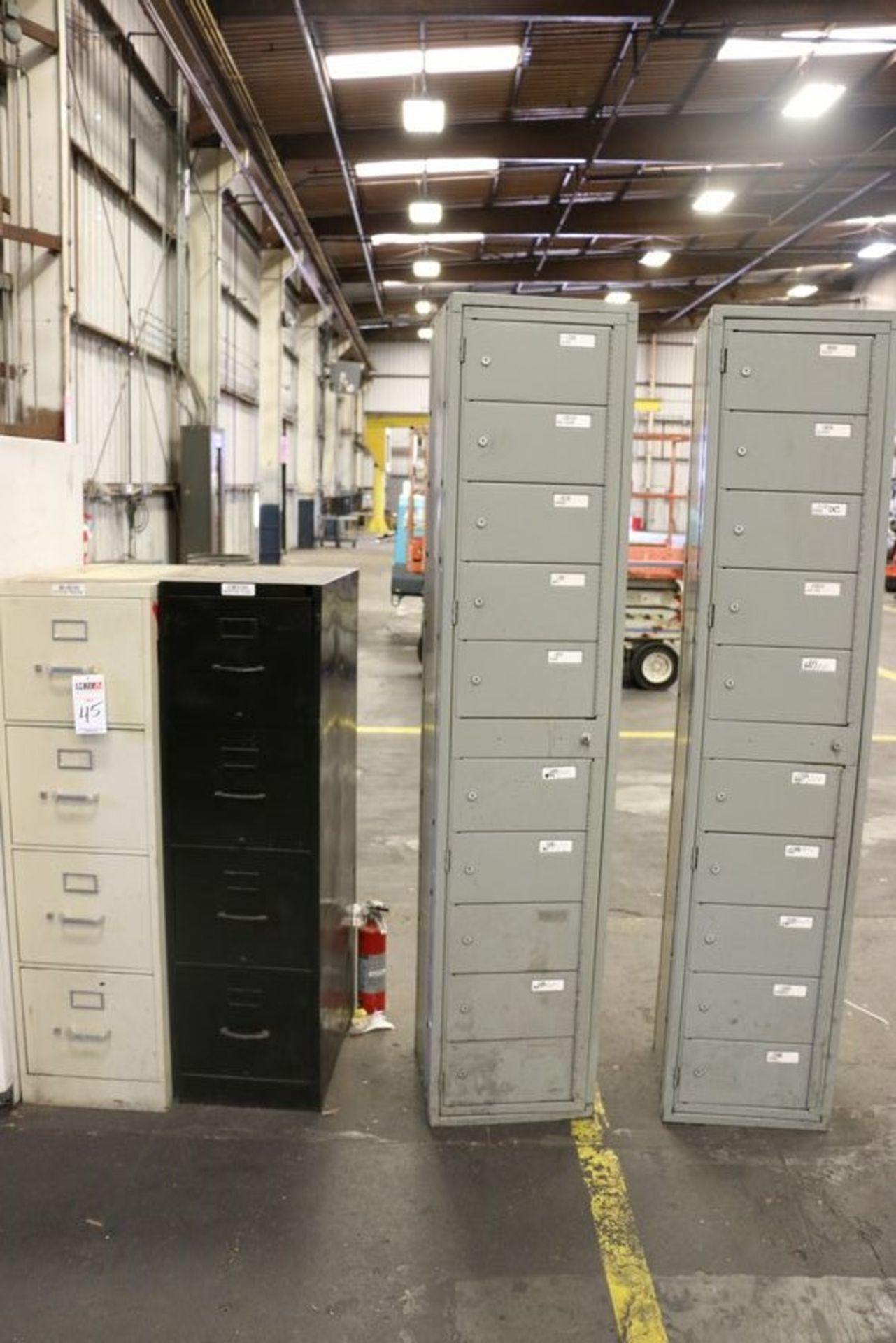 Lot of cabinets and lockers - Image 2 of 2