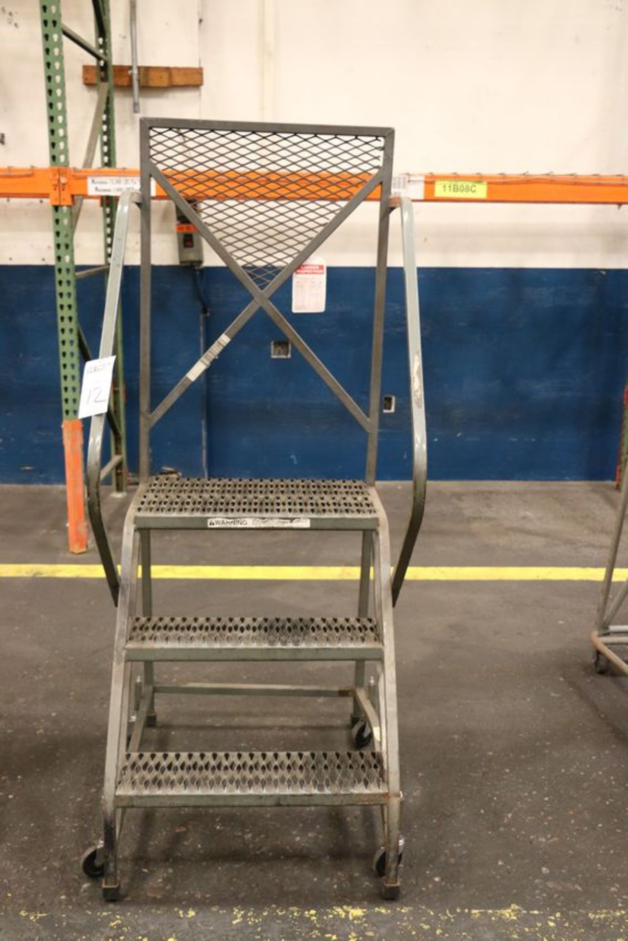 3-Step rollable warehouse ladder