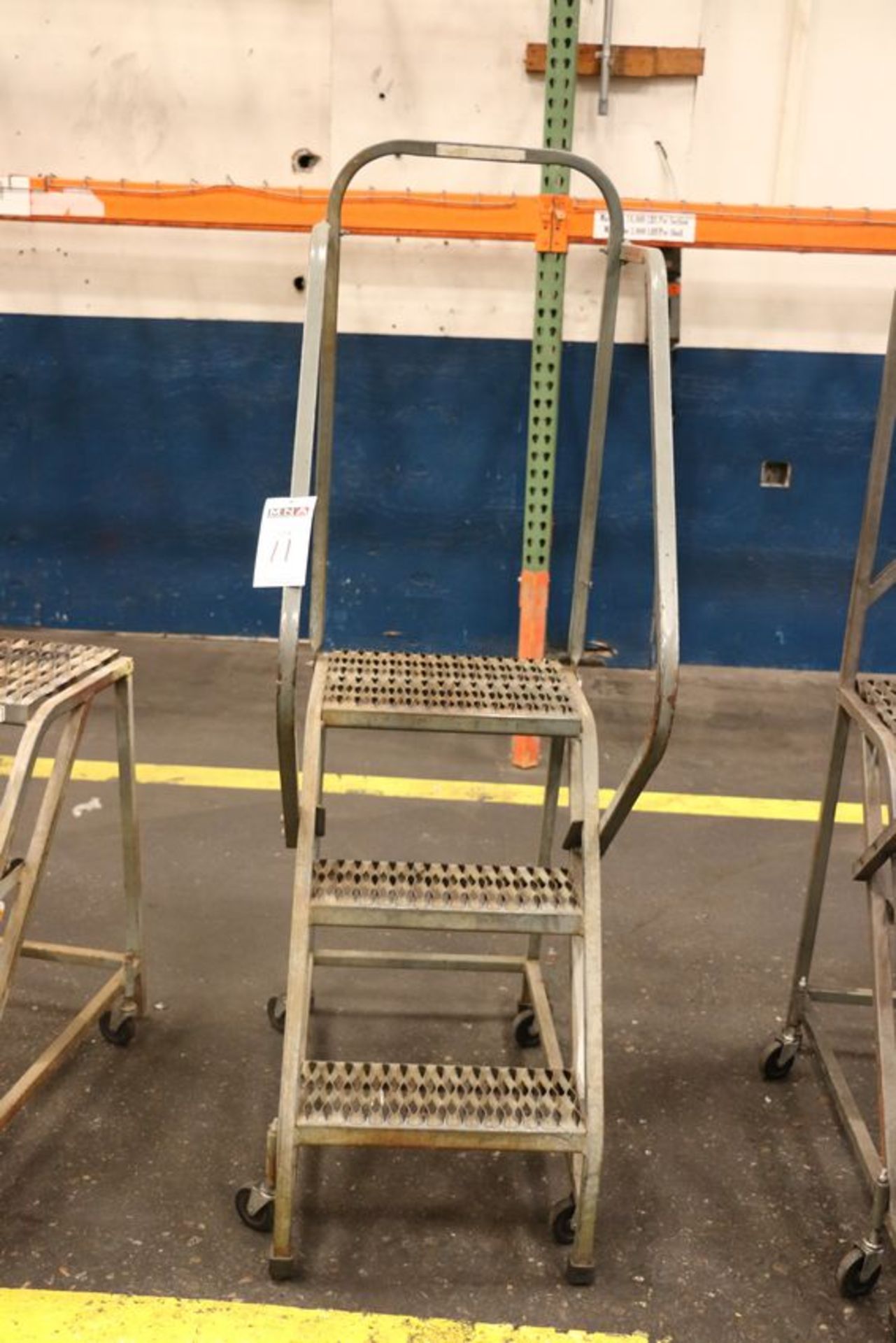 3-Step rollable warehouse ladder