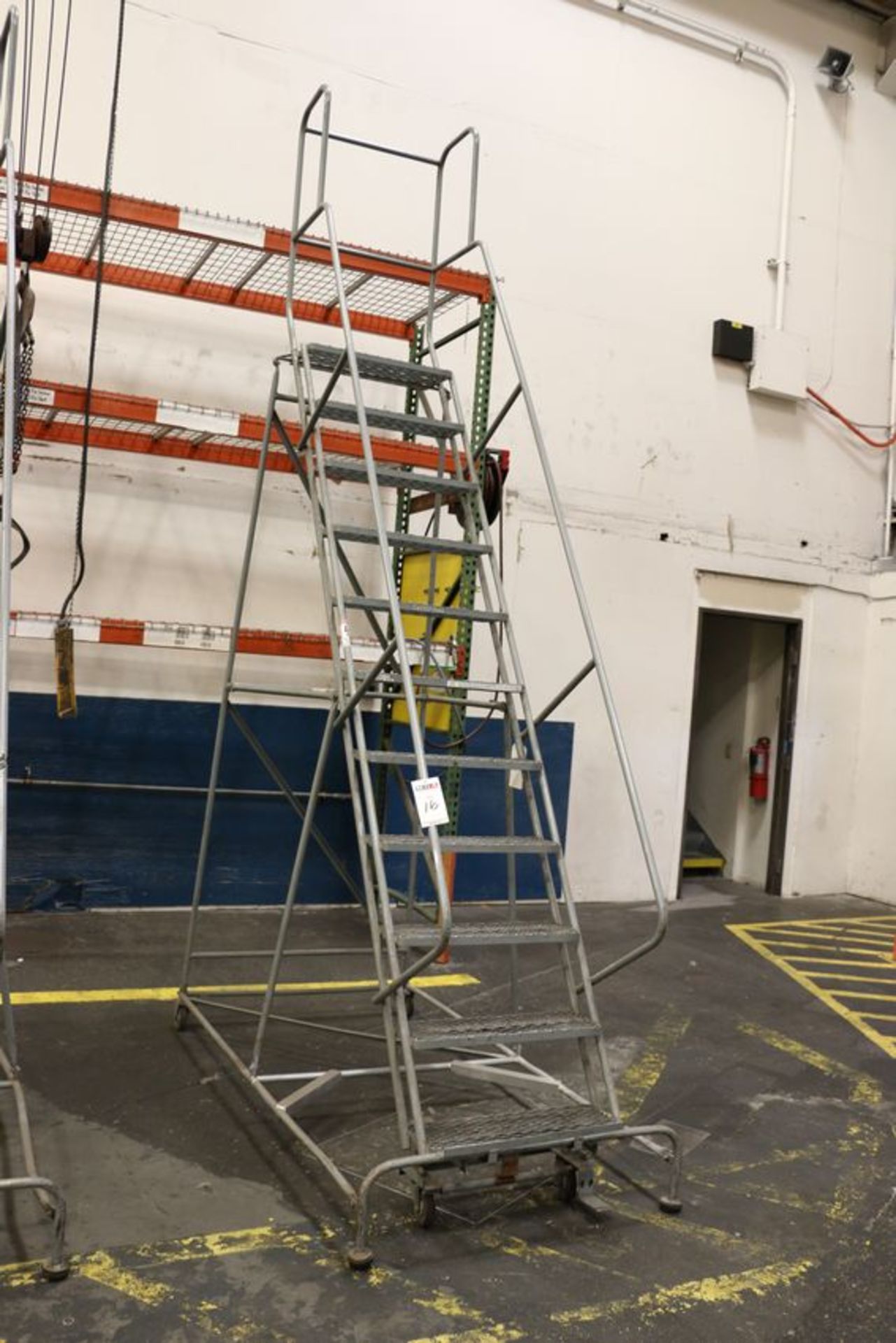 11-step rollable warehouse ladder - Image 2 of 2