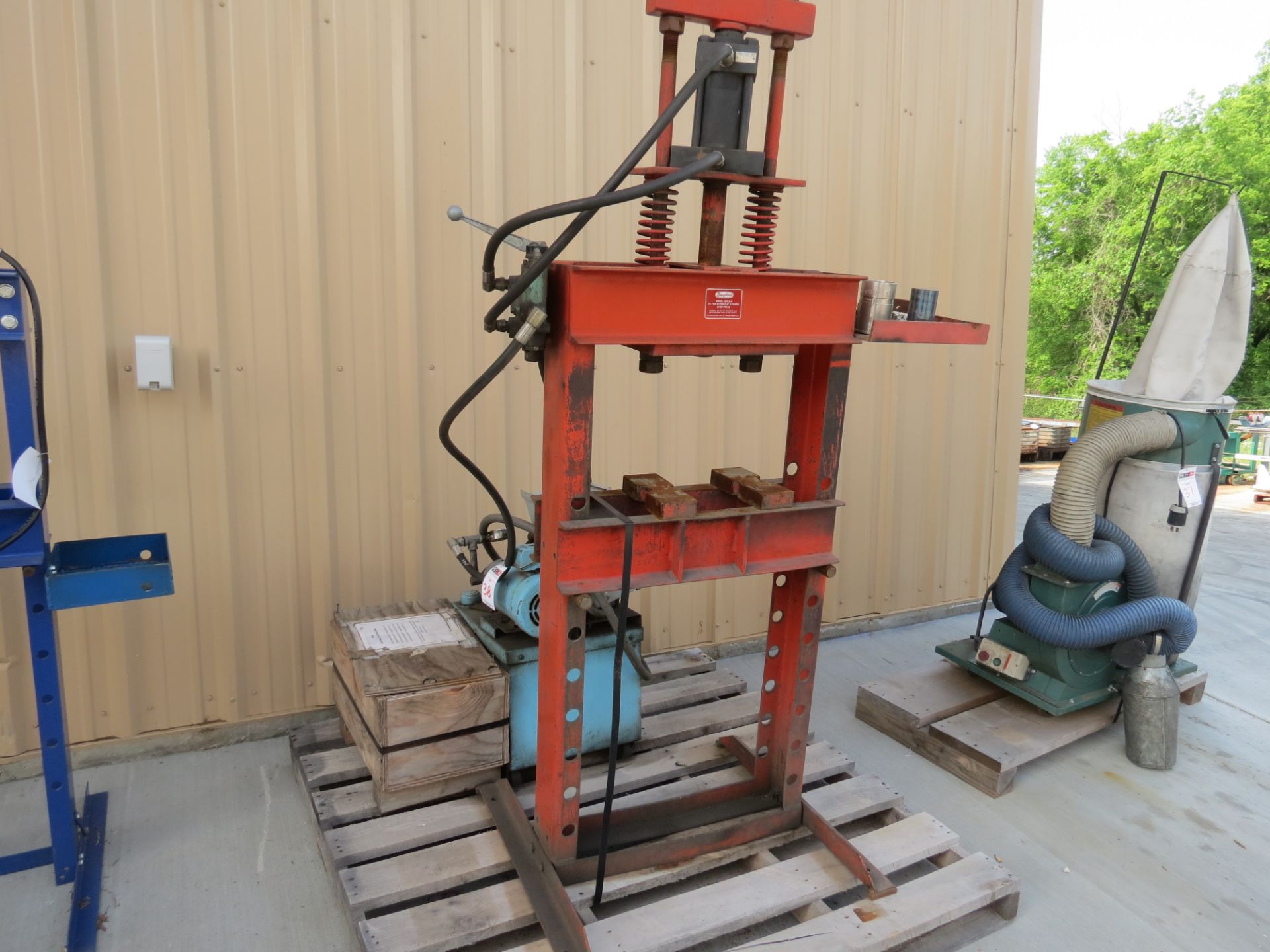 25 ton Dayton Model 3Z916A Hydraulic H-Frame Press