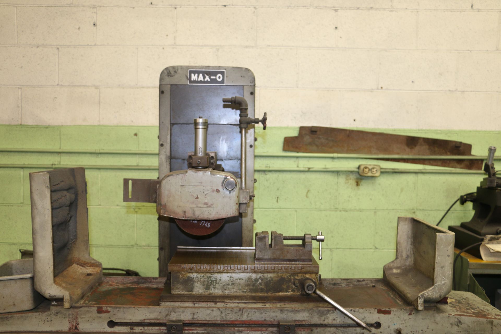 MAX-O SURFACE GRINDER M/N KGS-250AH S/N 780102-1 - Image 4 of 4