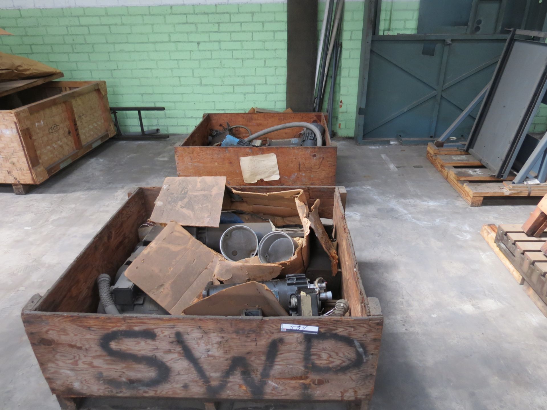 CRATES W. SPINDLE MOTORS