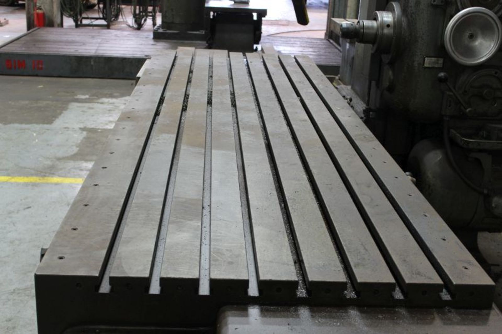 DEVLIEG 4C JIGMIL HORIZONTAL BORING MILL 38" X 120" TABLE MODEL NUMBER 4C S/N 7-190 - Image 5 of 9