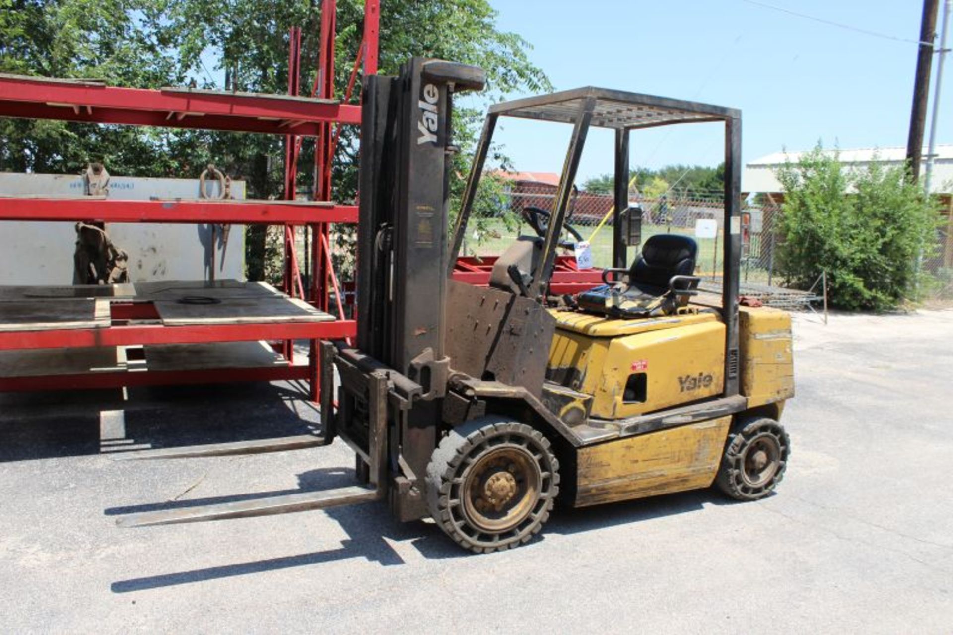 YALE 5,000 LB DIESEL FORKLIFT MODEL NUMBER GP050TGNUAE086 SERIAL NUMBER E177B22360V - Image 3 of 6