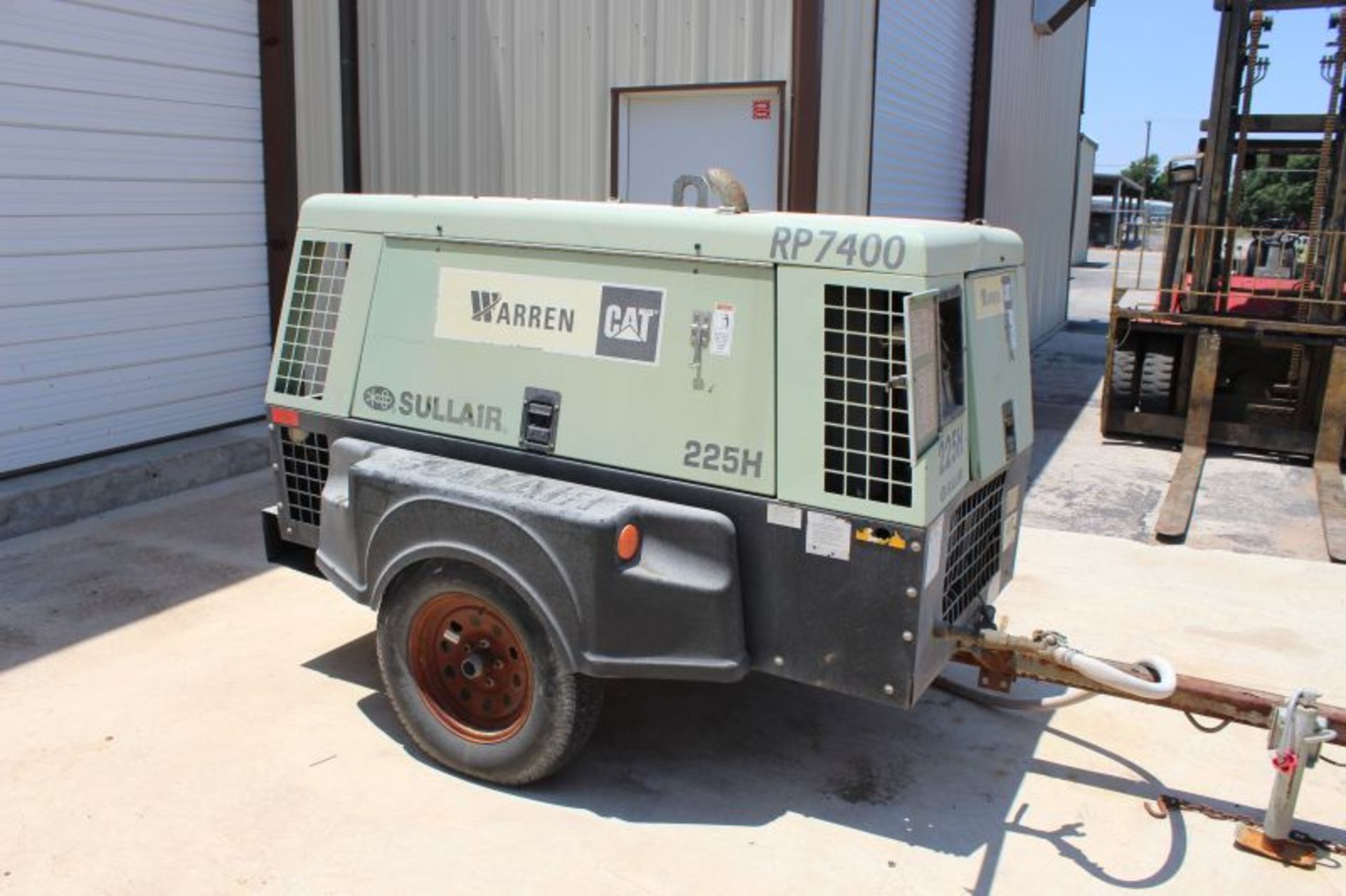 SULLAIR PORTABLE TOWABLE COMPRESSOR MODEL NUMBER 225H - Image 4 of 6