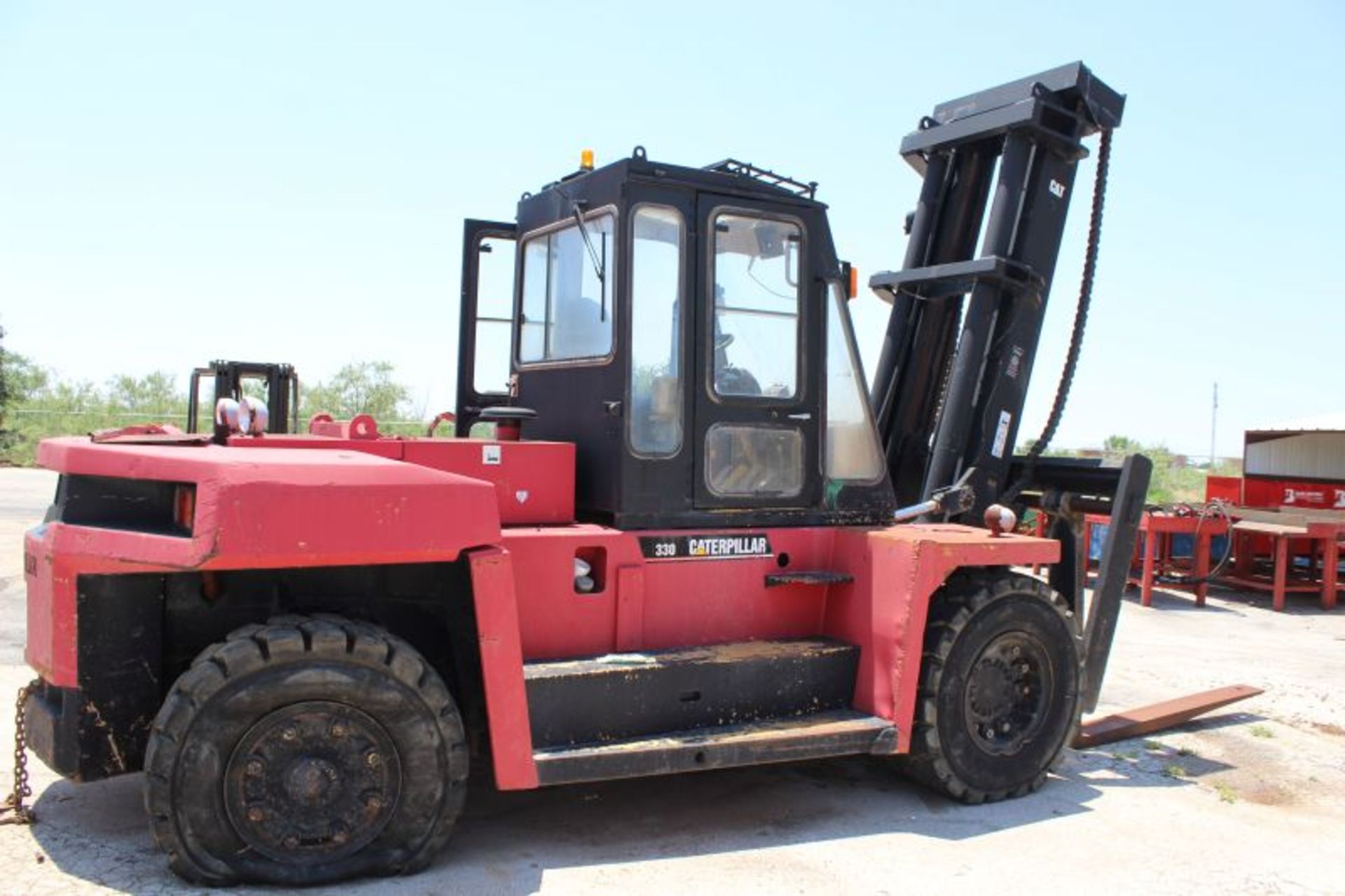 CATERPILLAR 30,000 LB FORKLIFT MODEL NUMBER 330 - Image 6 of 6