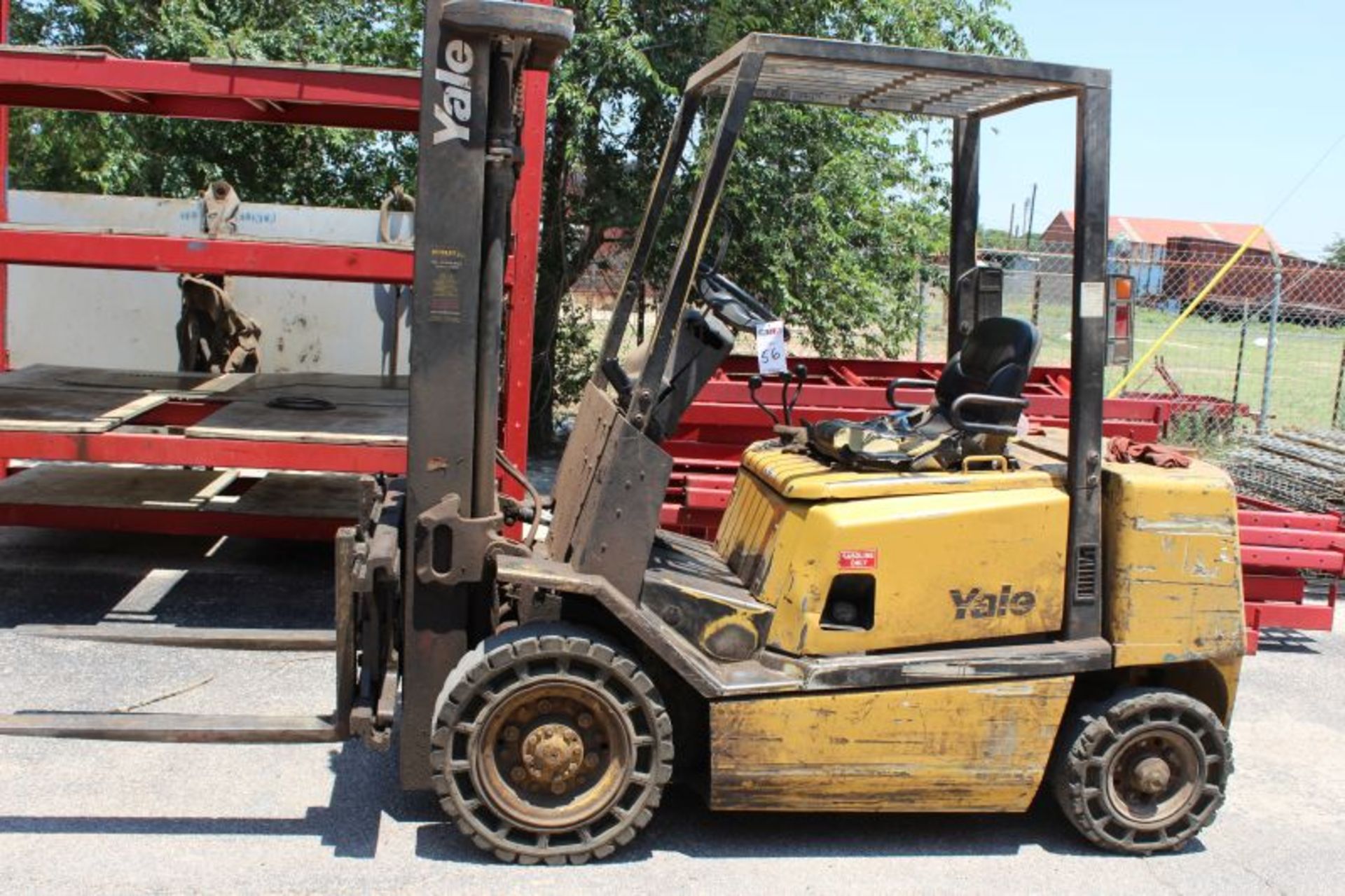 YALE 5,000 LB DIESEL FORKLIFT MODEL NUMBER GP050TGNUAE086 SERIAL NUMBER E177B22360V - Image 2 of 6