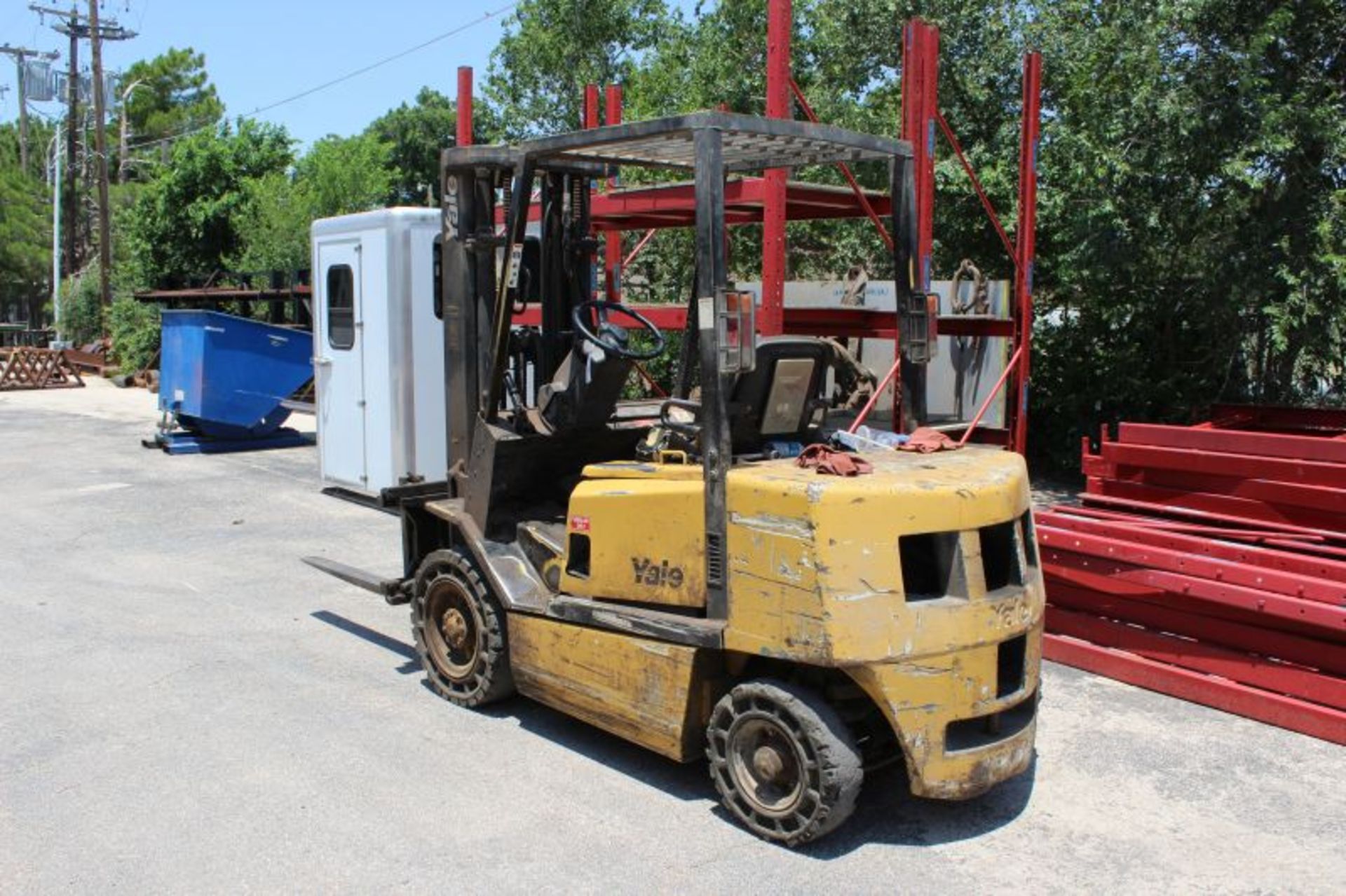 YALE 5,000 LB DIESEL FORKLIFT MODEL NUMBER GP050TGNUAE086 SERIAL NUMBER E177B22360V - Image 6 of 6