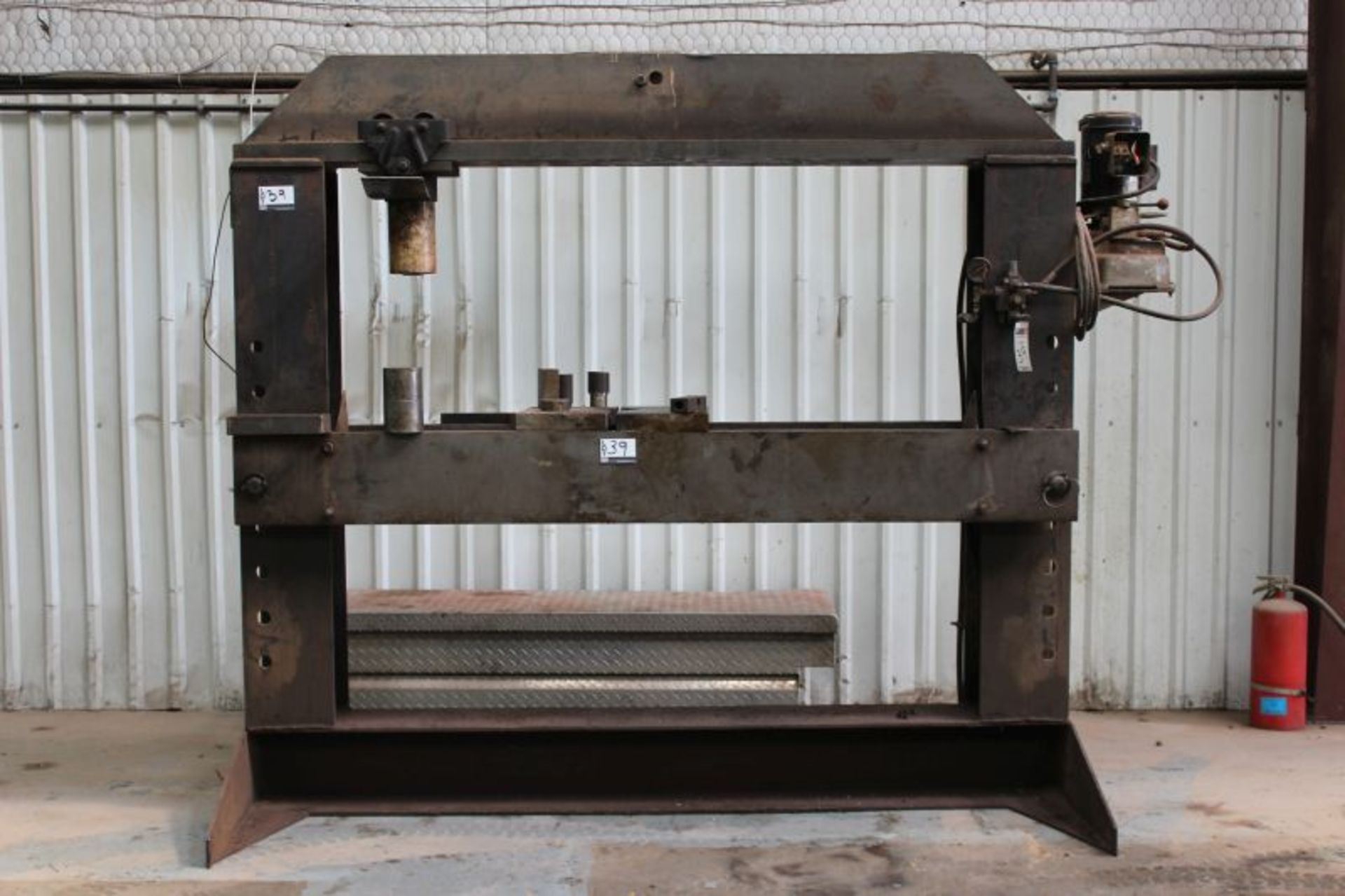 H FRAME 10,000 PSI HYDRAULIC PRESS W. 1/2M TON HOIST