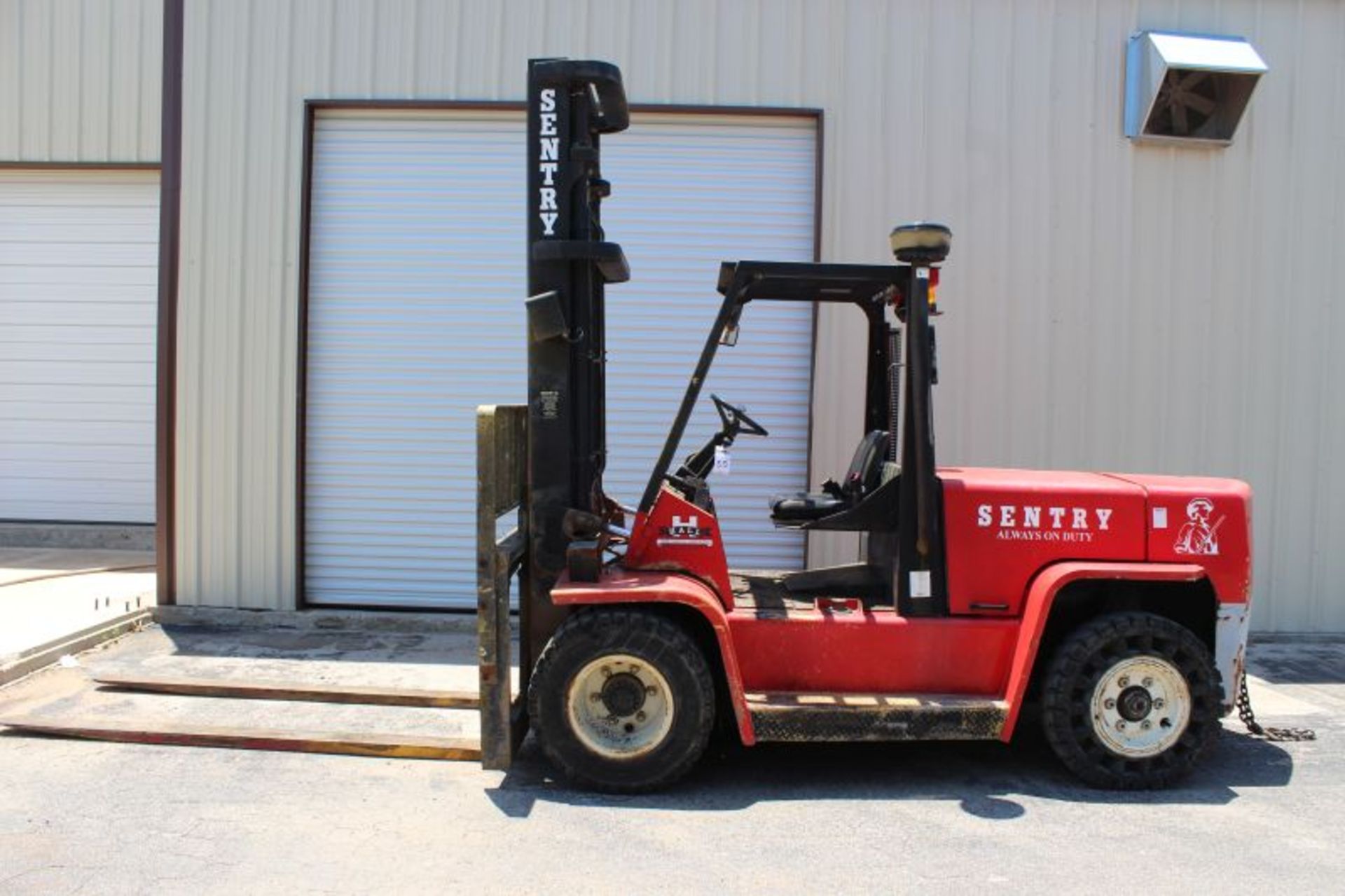 YALE 15,000 LB 2 STAGE MAST DIESEL FORKLIFT MODEL NUMBER GDP155CANPBV127 SERIAL NUMBER