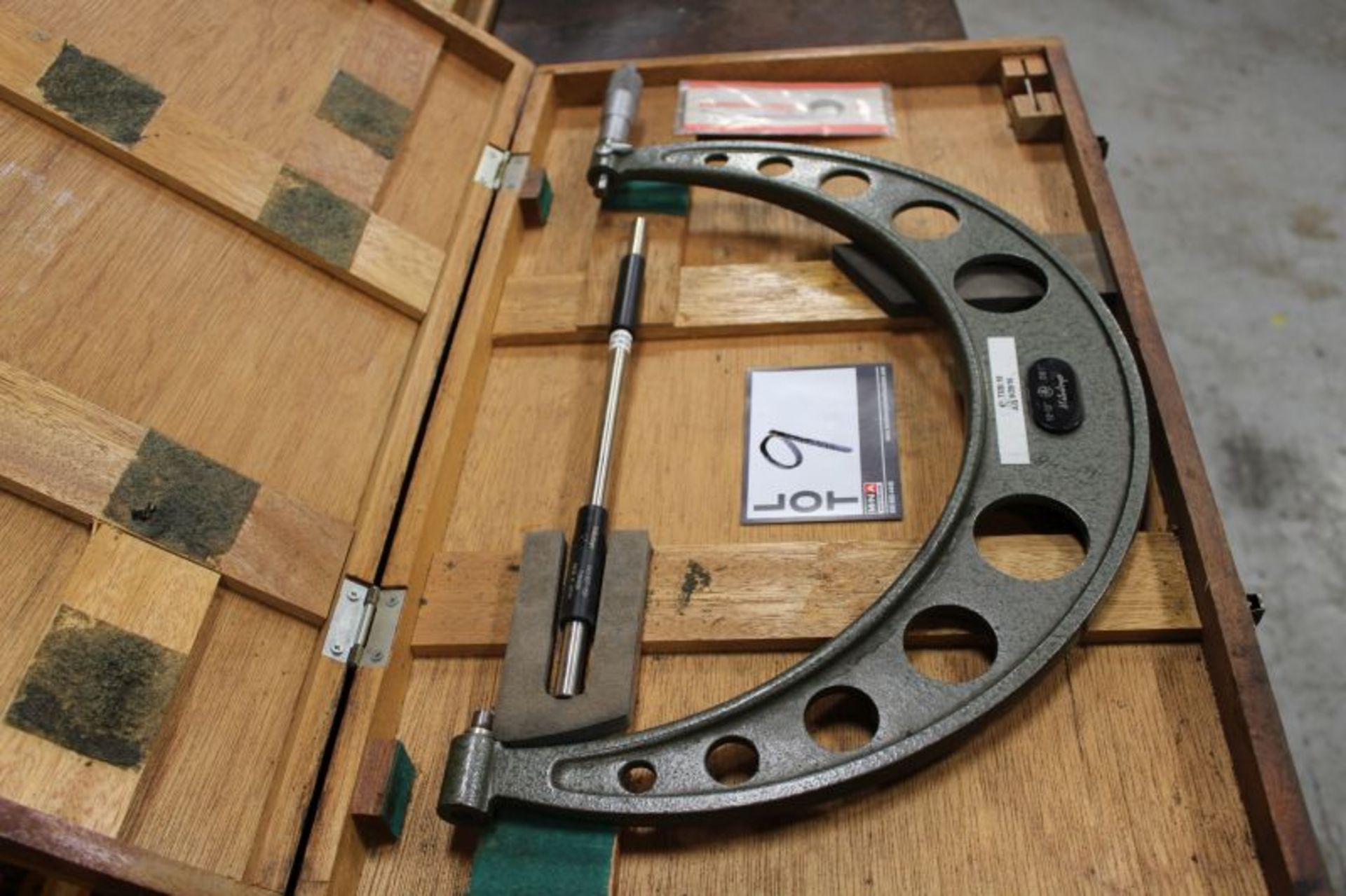 MITUTOYO 12" - 13" OUTSIDE MICROMETER - Image 2 of 4
