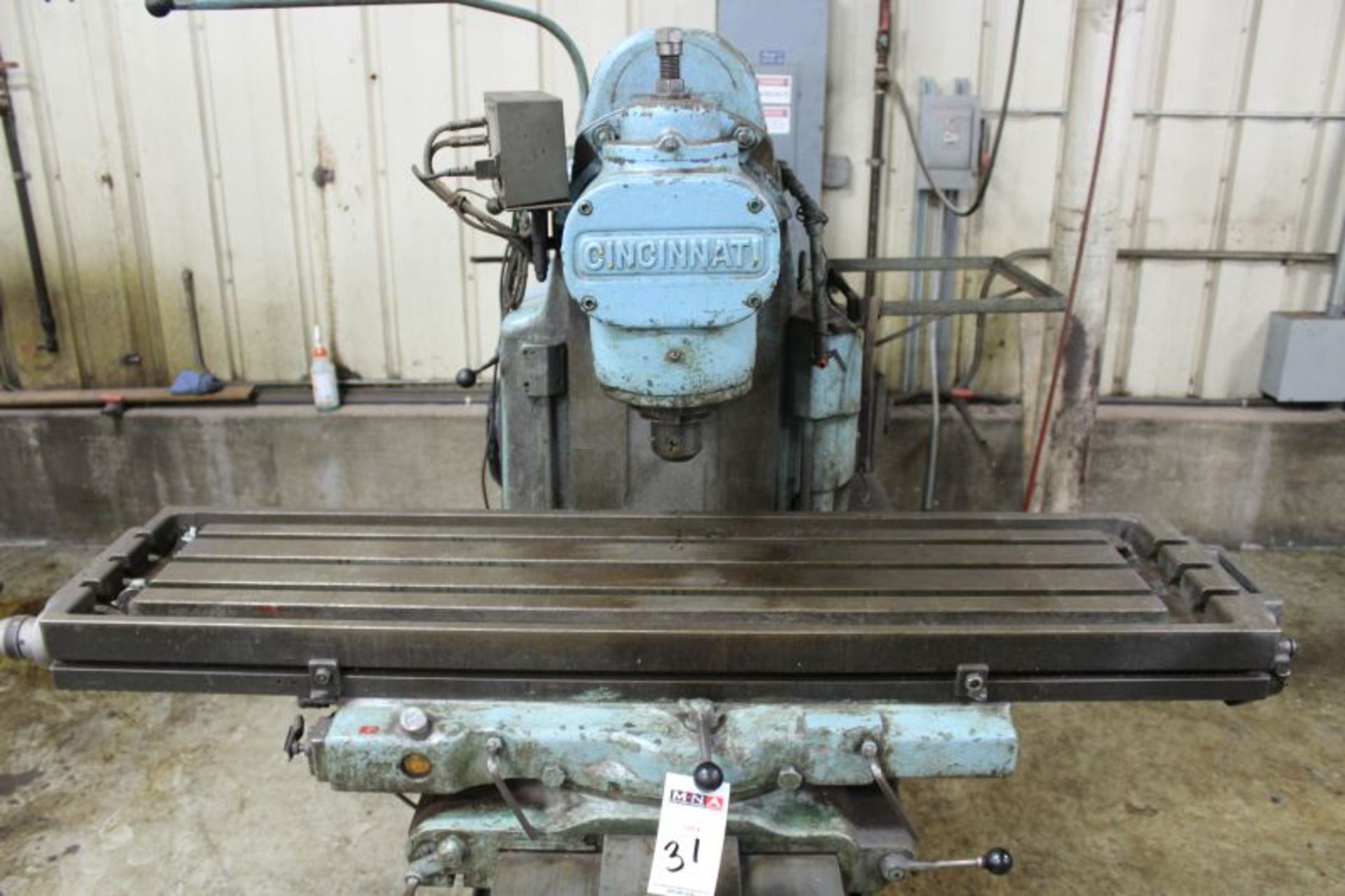 CINCINNATI NO.3 VERTICAL MILLING MACHINE 10" X 54" MODEL NUMBER NO 3 SERIAL NUMBER 2A3U1U-4 - Image 4 of 7