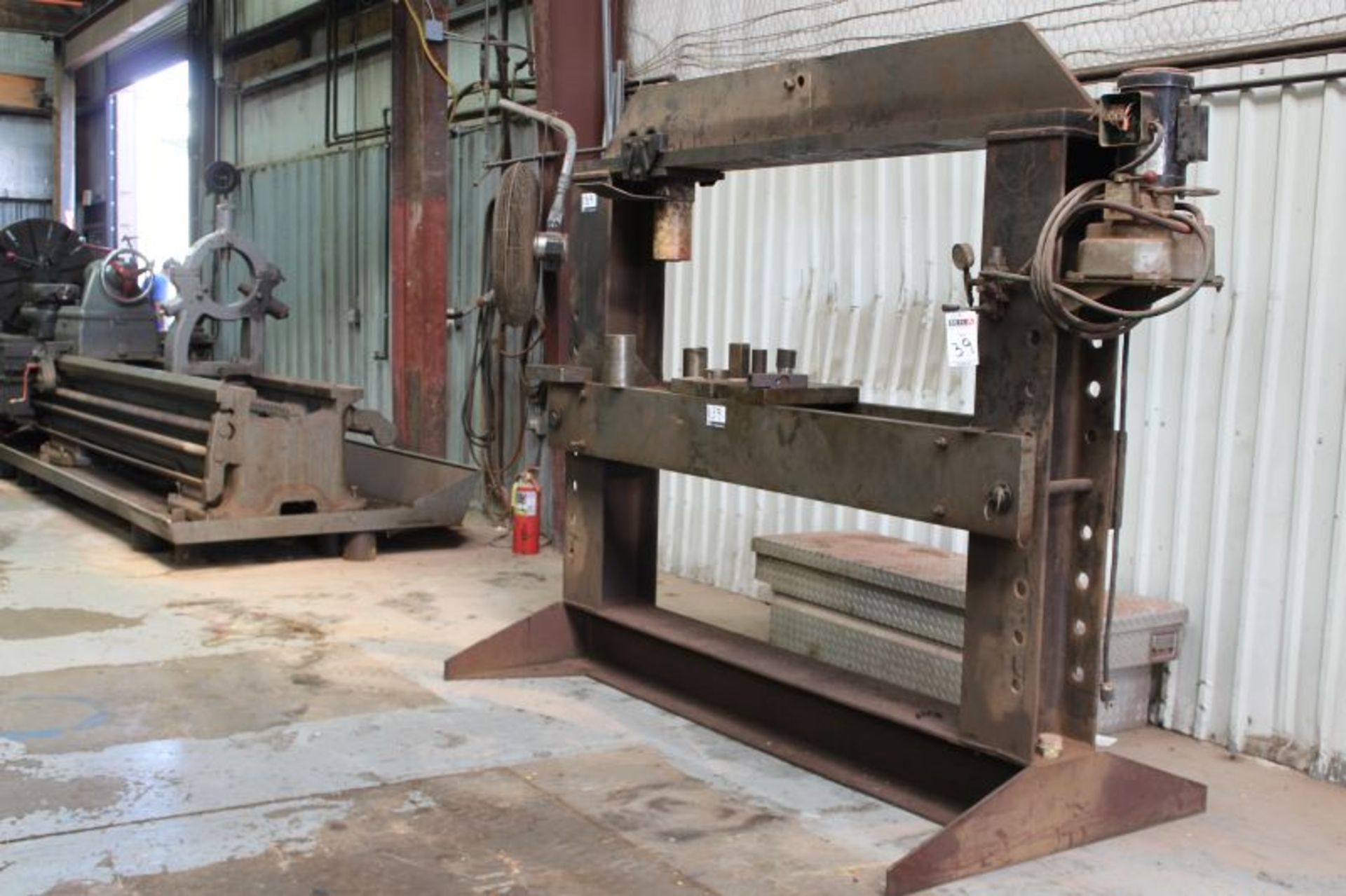 H FRAME 10,000 PSI HYDRAULIC PRESS W. 1/2M TON HOIST - Image 3 of 4