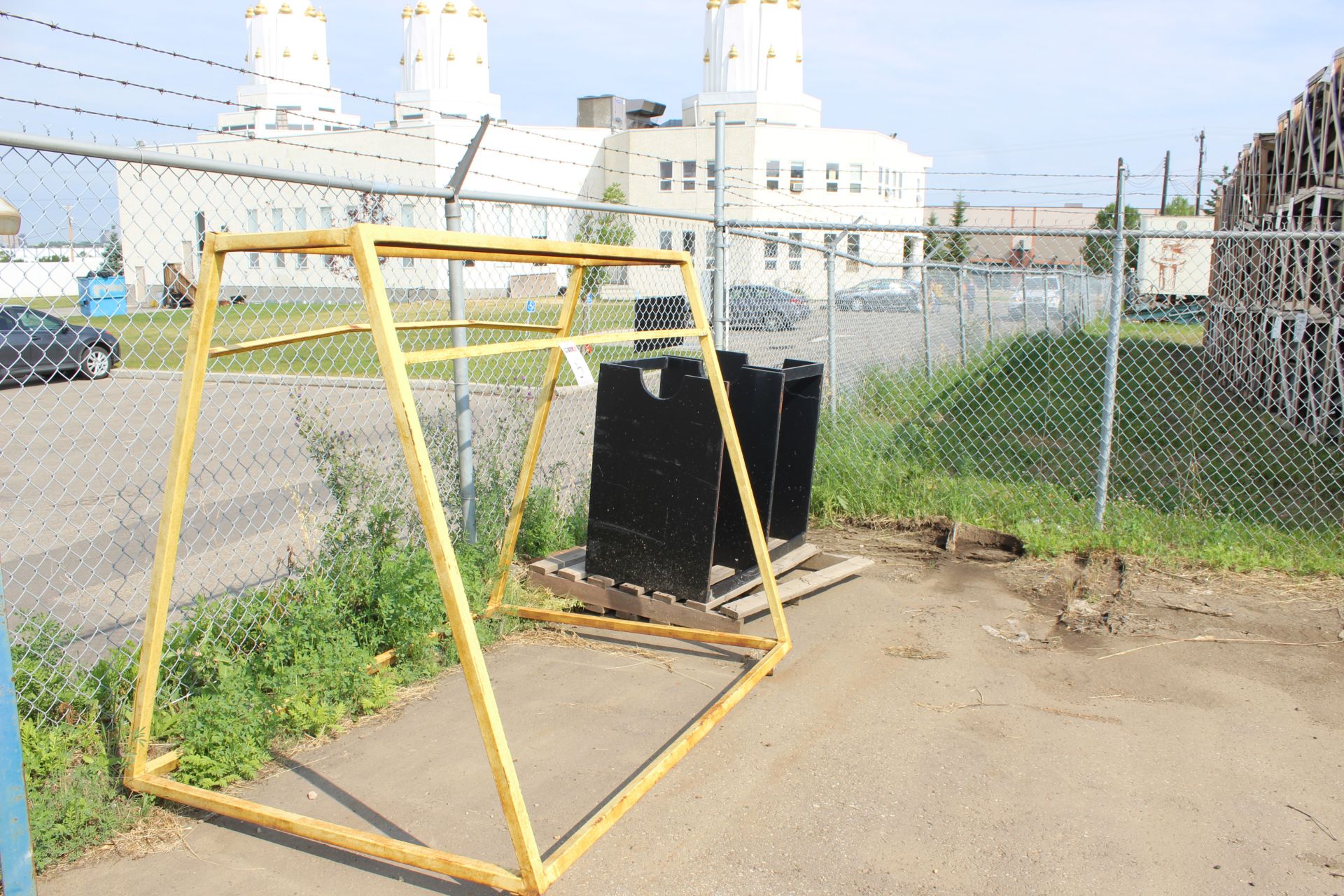 METAL RACK AND SCRAP METAL - Image 2 of 3