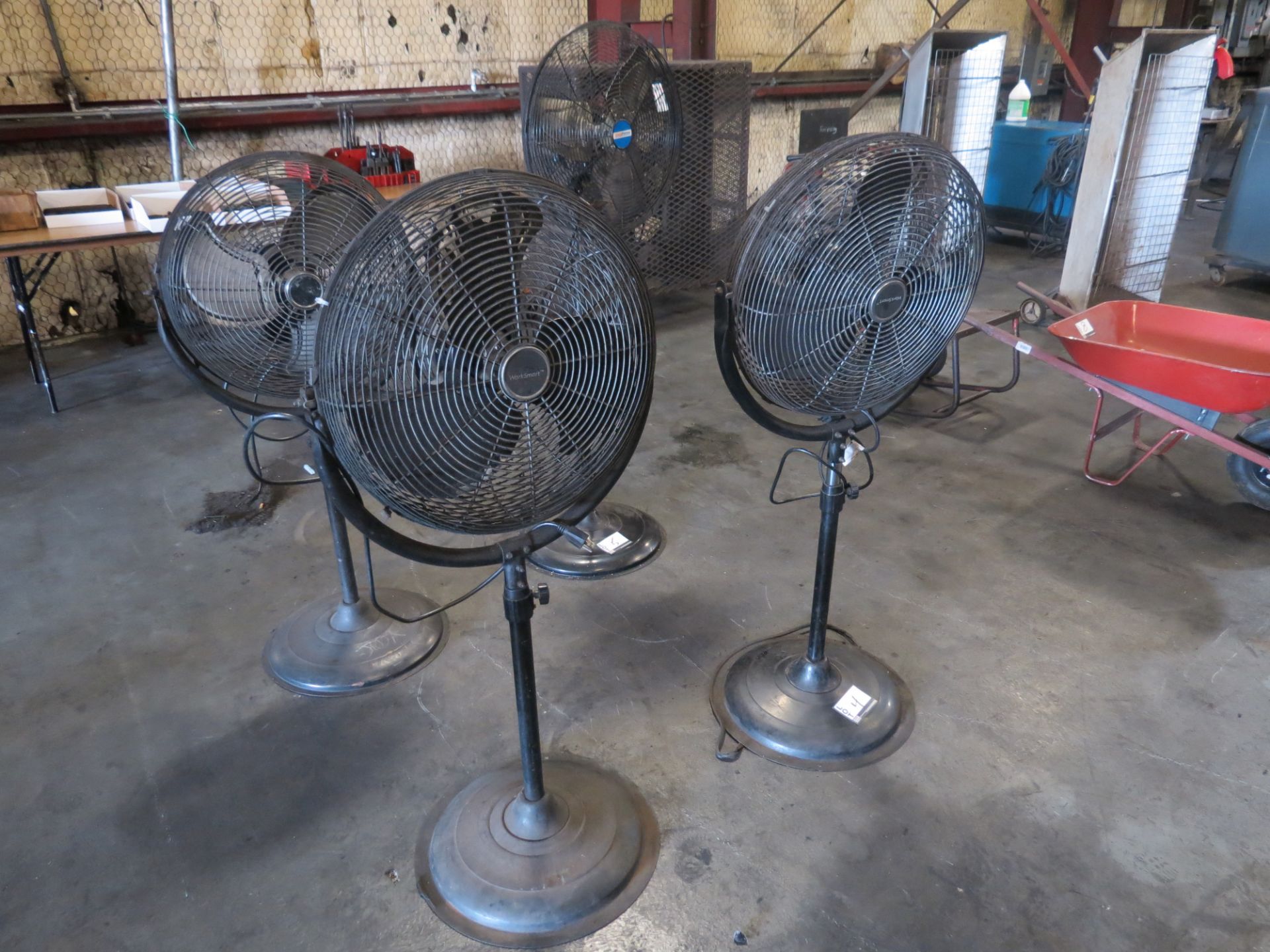 WORKSMART 18" PORTABLE FANS - Image 2 of 3