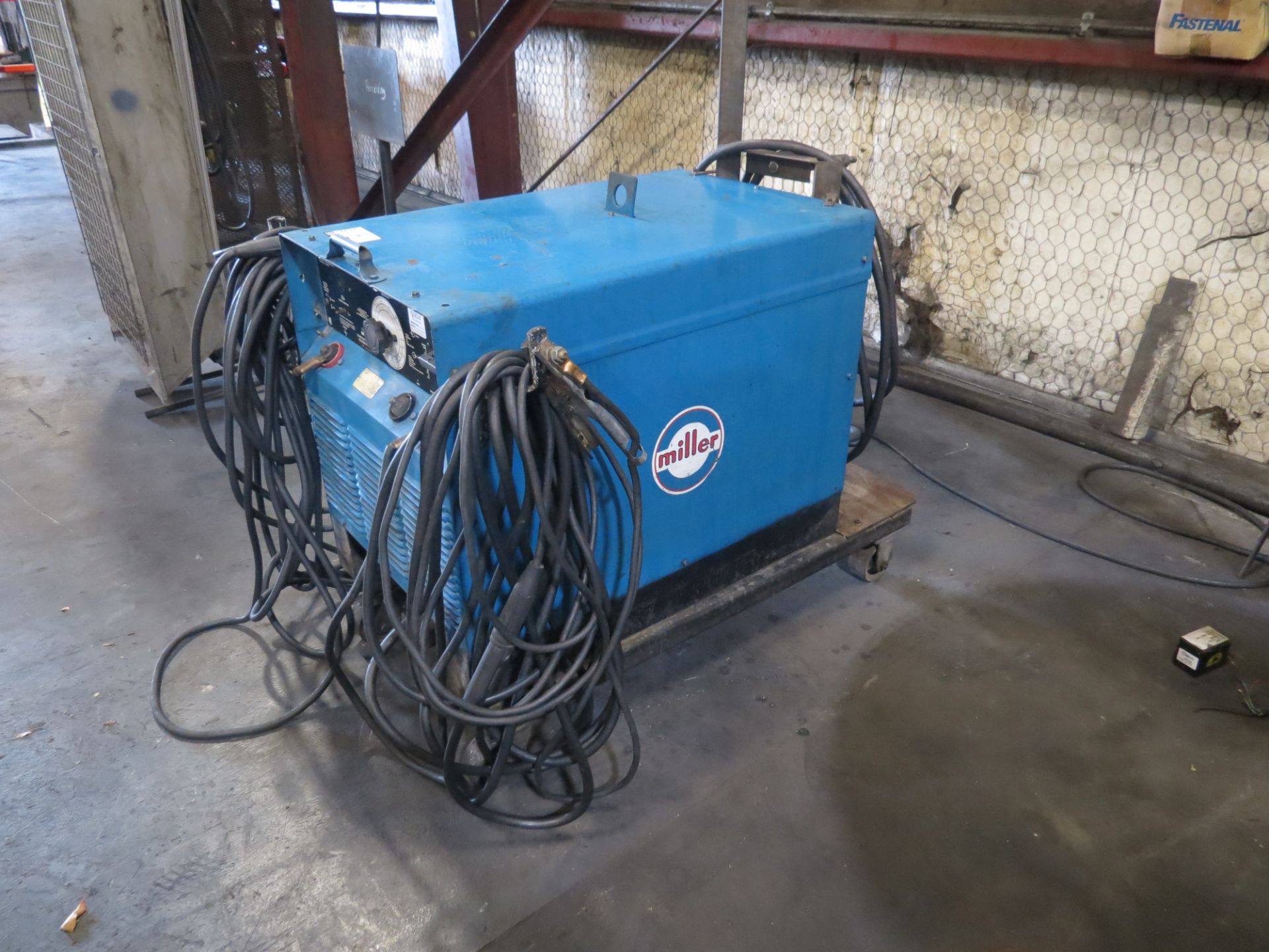 MILLER SRH-333 ARC WELDER S/N HJ125818 - Image 2 of 4