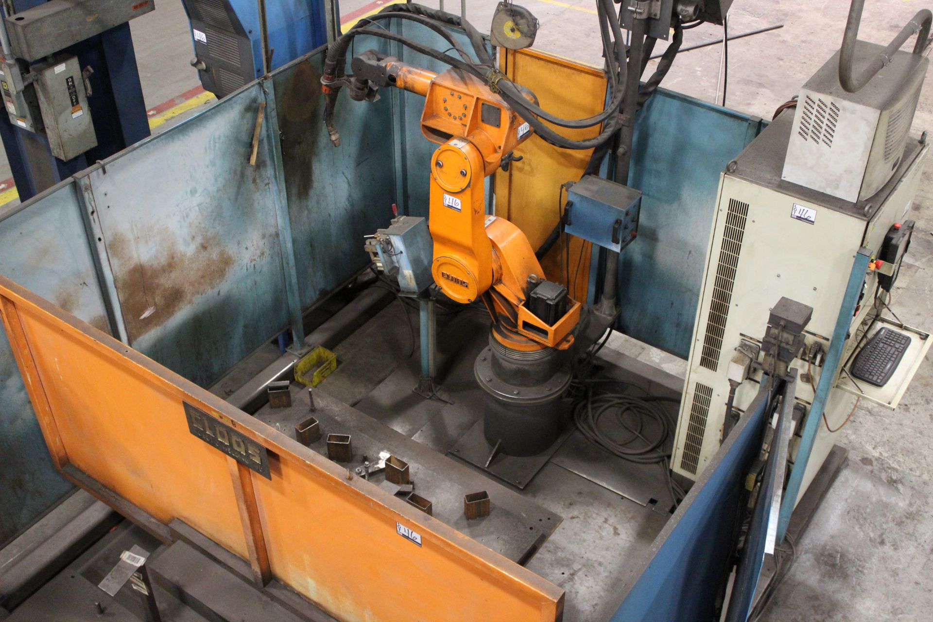 CLOOS ROMAT 320 ROBOTIC WELDING CELL NEW 2002 WITH SAFTEY SENSORS S/N 8363201 - Image 3 of 11