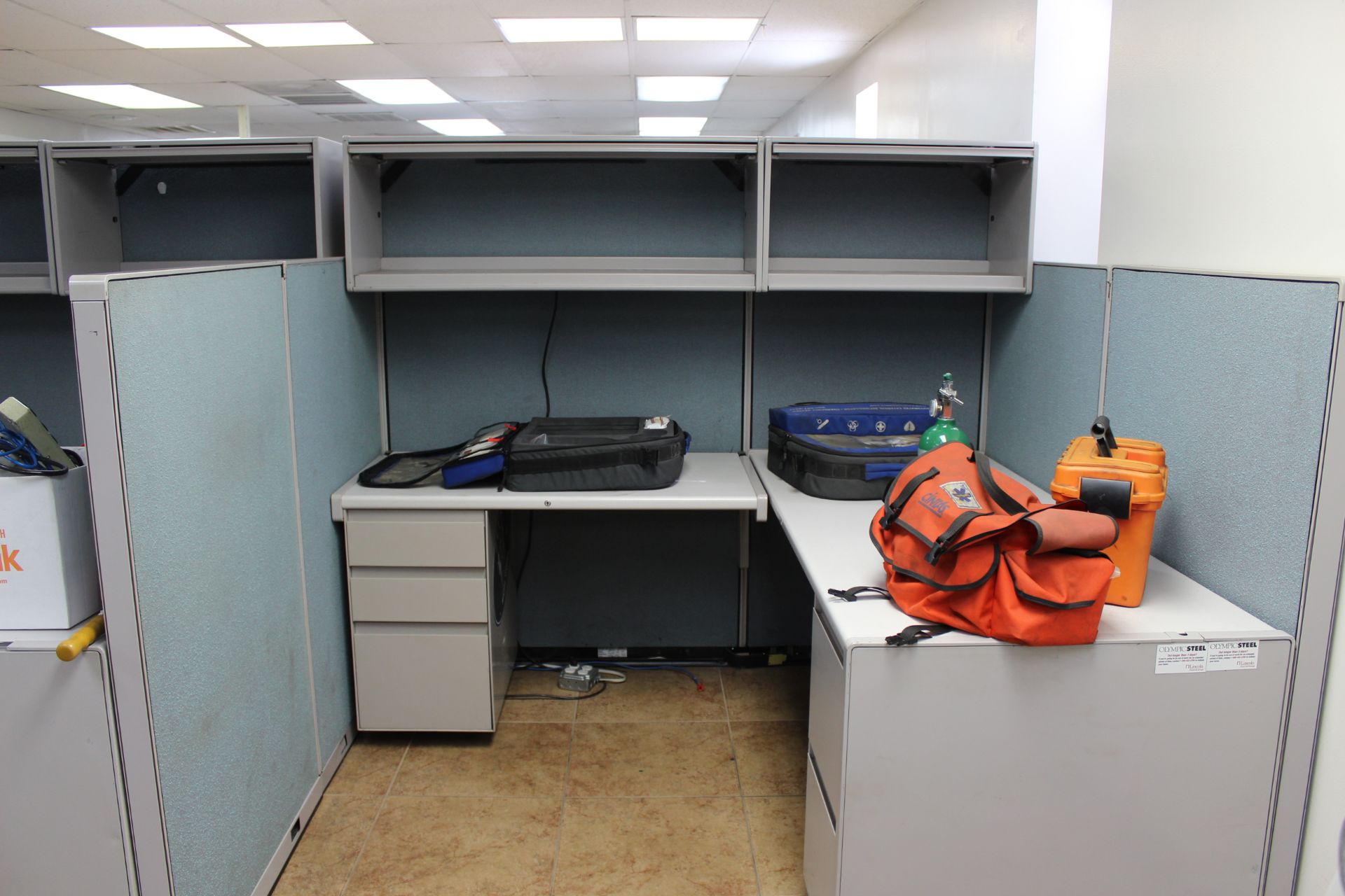 MODULAR CUBICAL WORK STATIONS (NO CONTENT) - Image 6 of 7