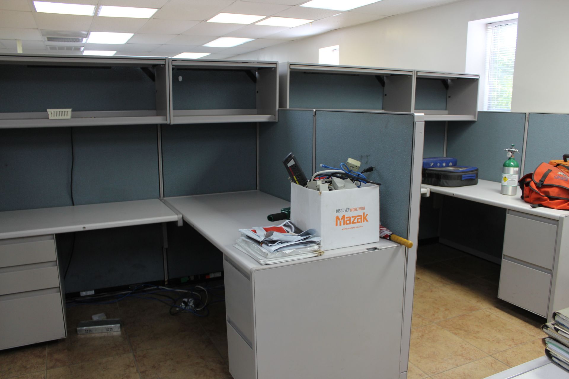 MODULAR CUBICAL WORK STATIONS (NO CONTENT) - Image 5 of 7