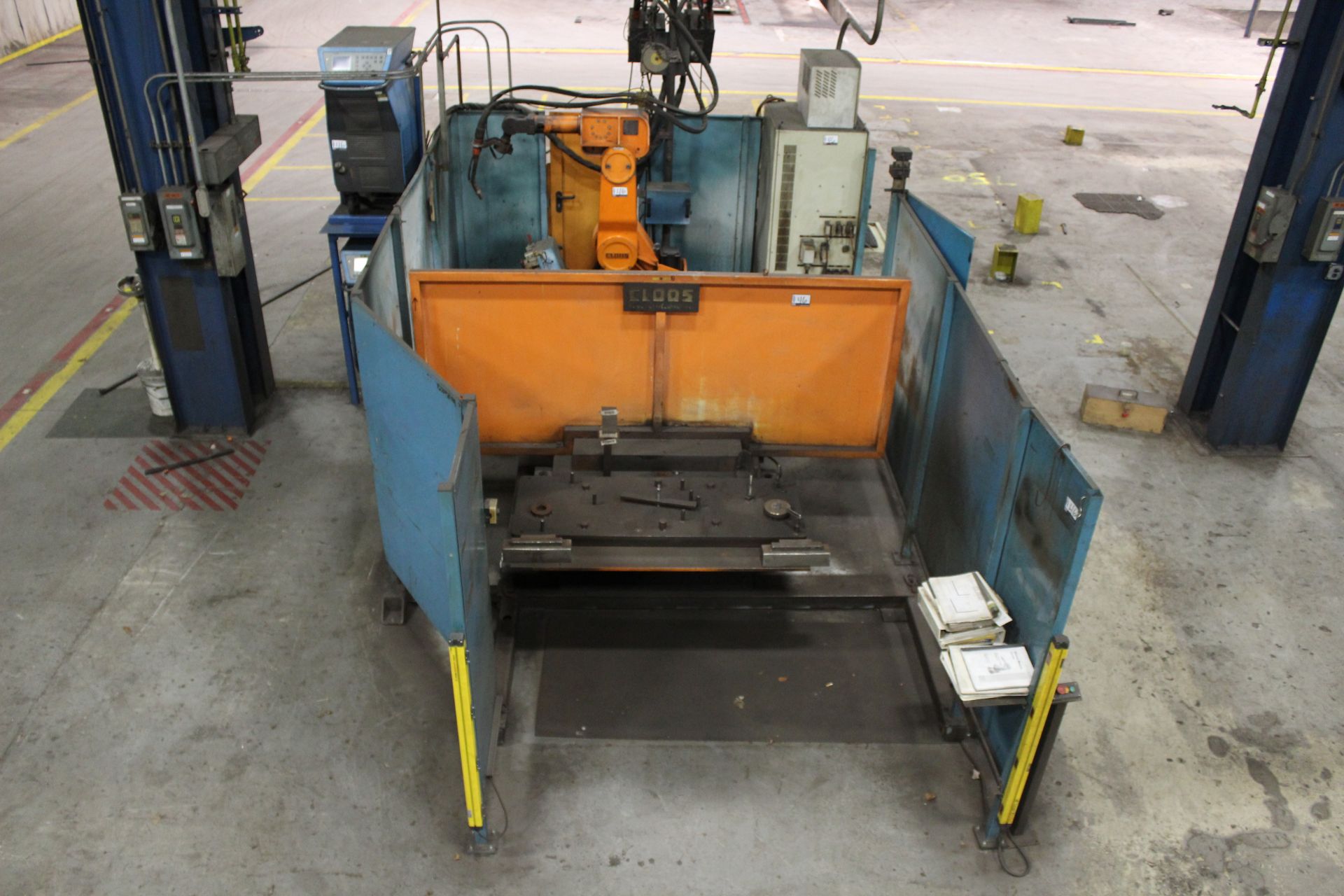 CLOOS ROMAT 320 ROBOTIC WELDING CELL NEW 2002 WITH SAFTEY SENSORS S/N 8363201 - Image 2 of 11