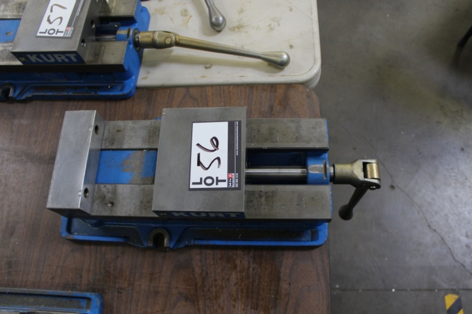 Kurt 6'' D- 675 Mill Vise S/N 163712 - Image 2 of 4