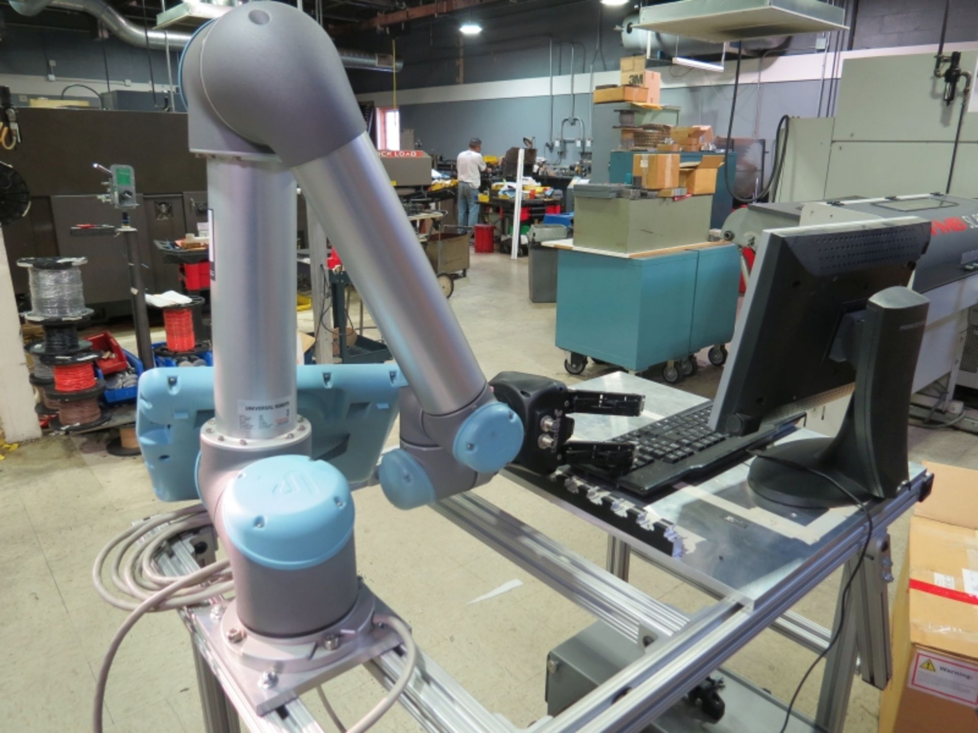 Universal Robots with Gripper Arm UR5 Max Payload 5KG *Over $40,000 new* *NEVER USED FOR PRODUCTION* - Image 7 of 7