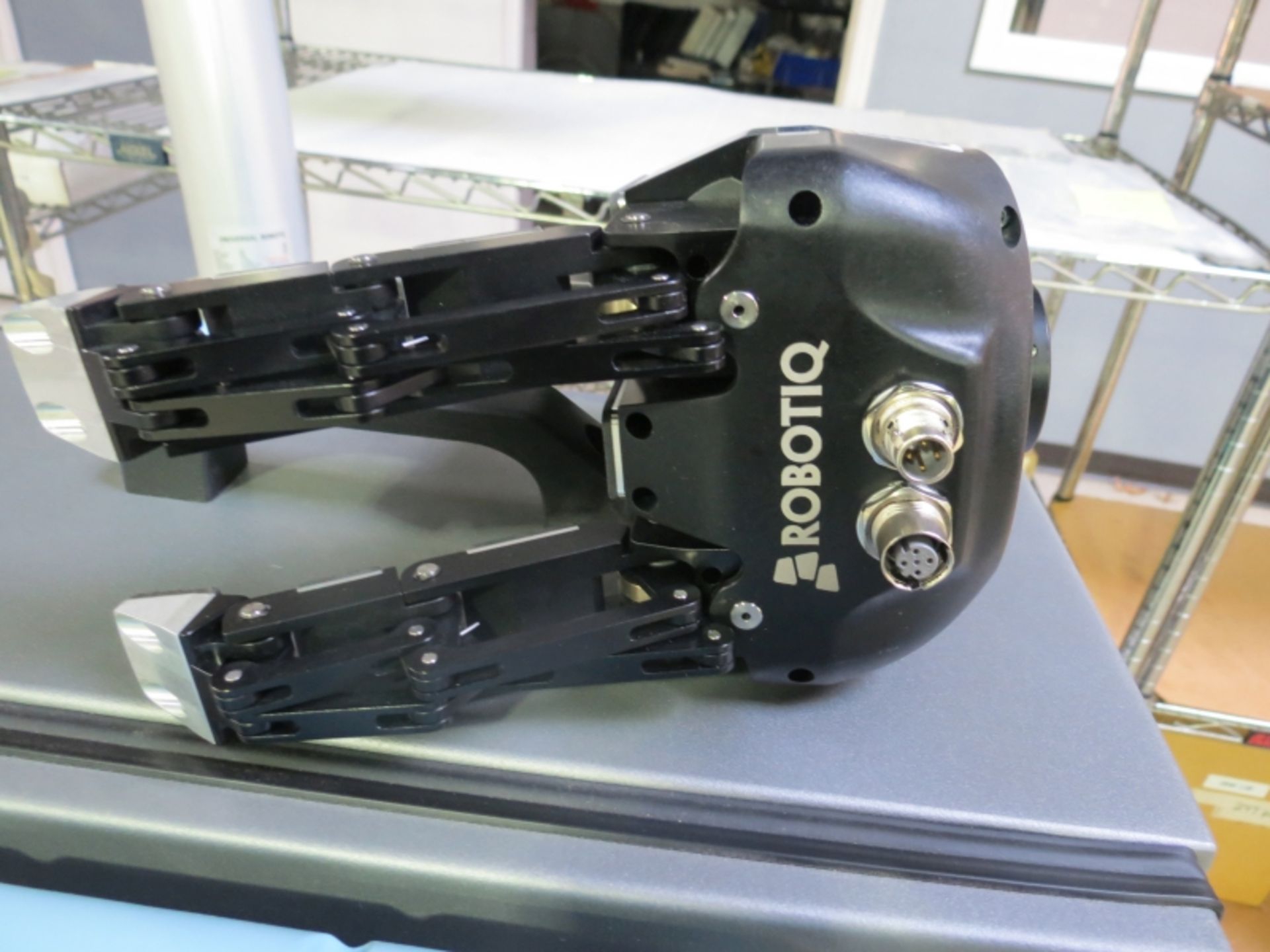 Universal Robots with Gripper Arm UR5 Max Payload 5KG *Over $40,000 new* *NEVER USED FOR PRODUCTION* - Image 4 of 6