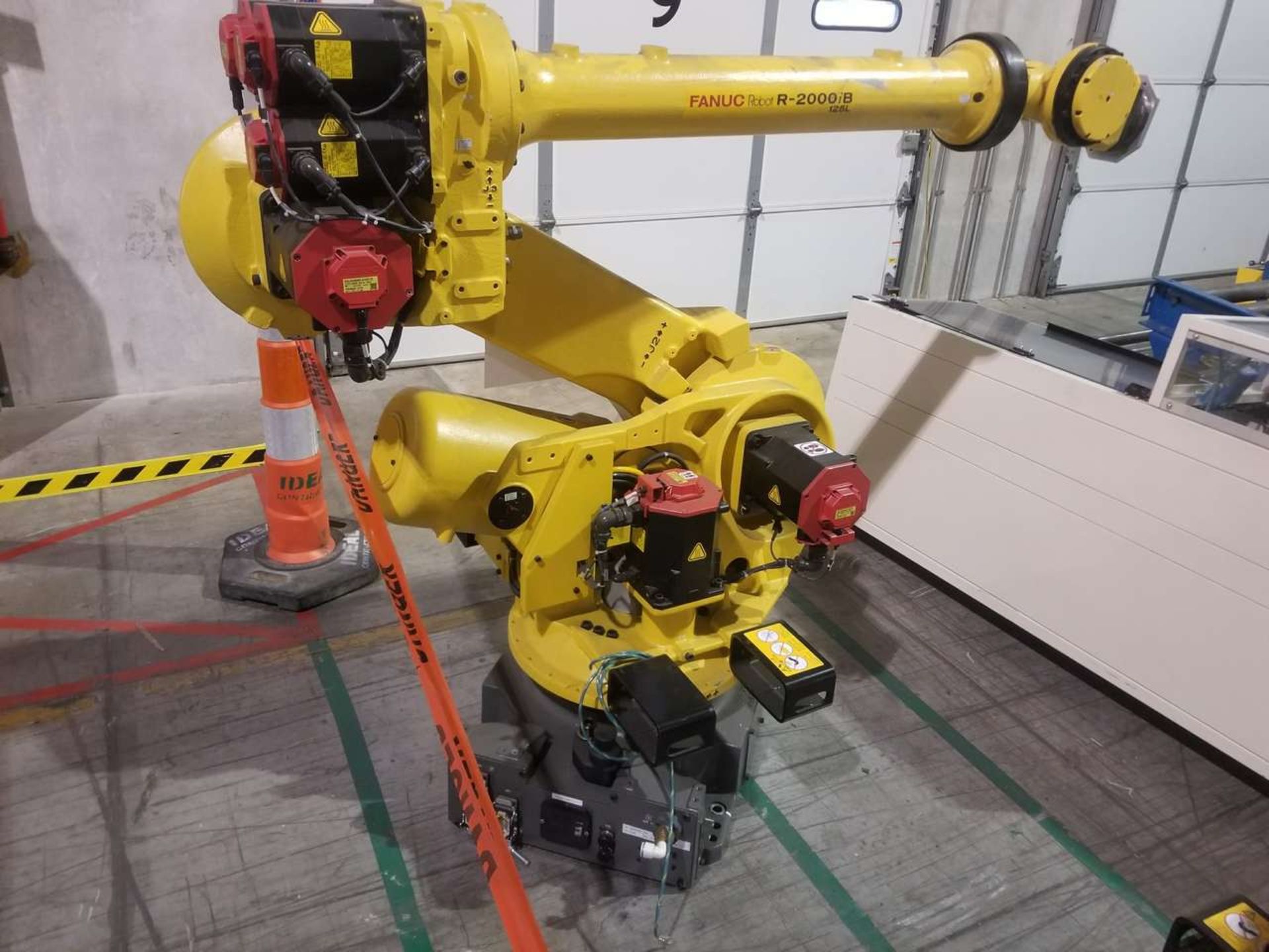 Fanuc R2000iB/125L Robot with controller