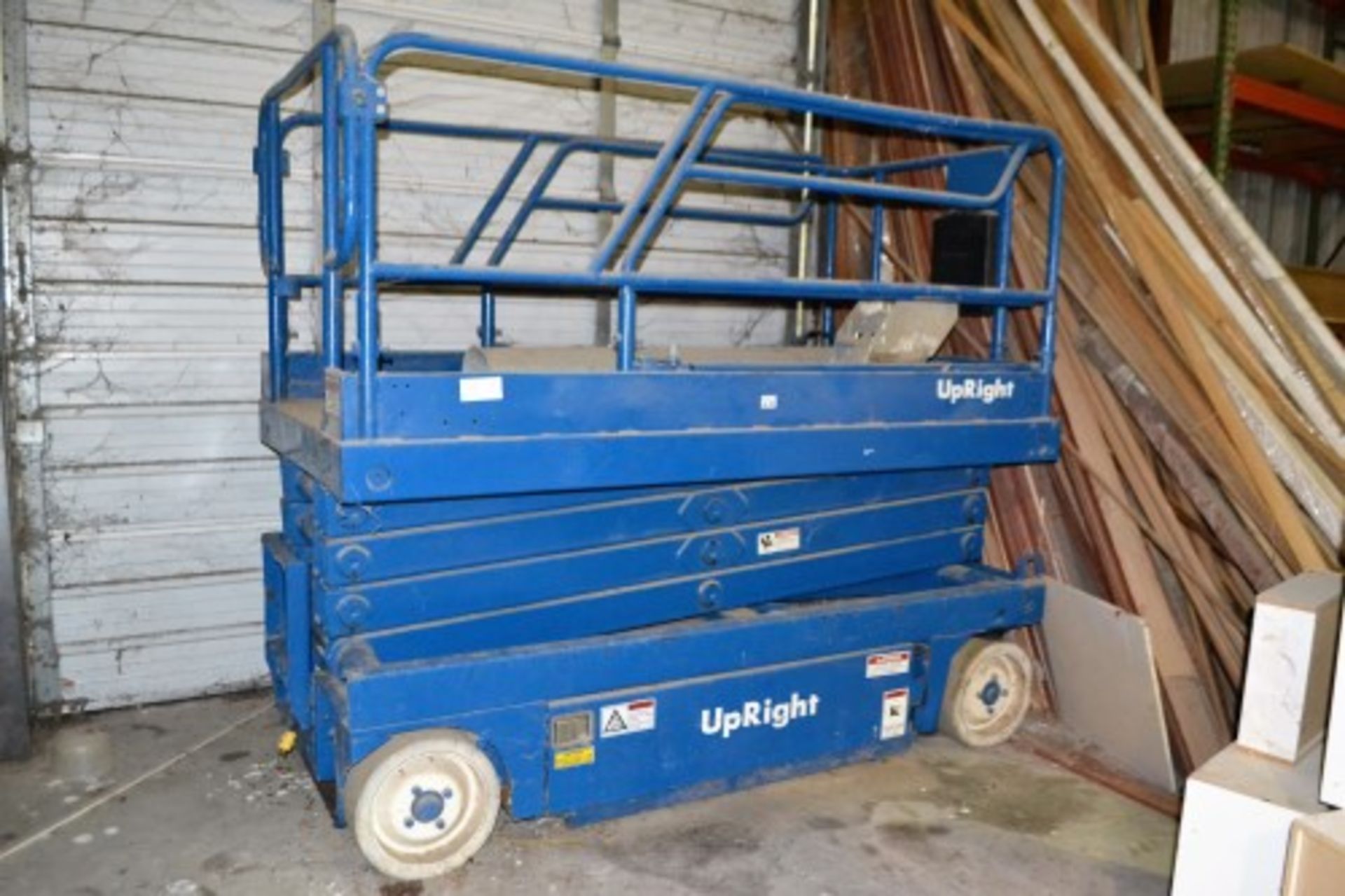 Scissor Lift - Image 2 of 2