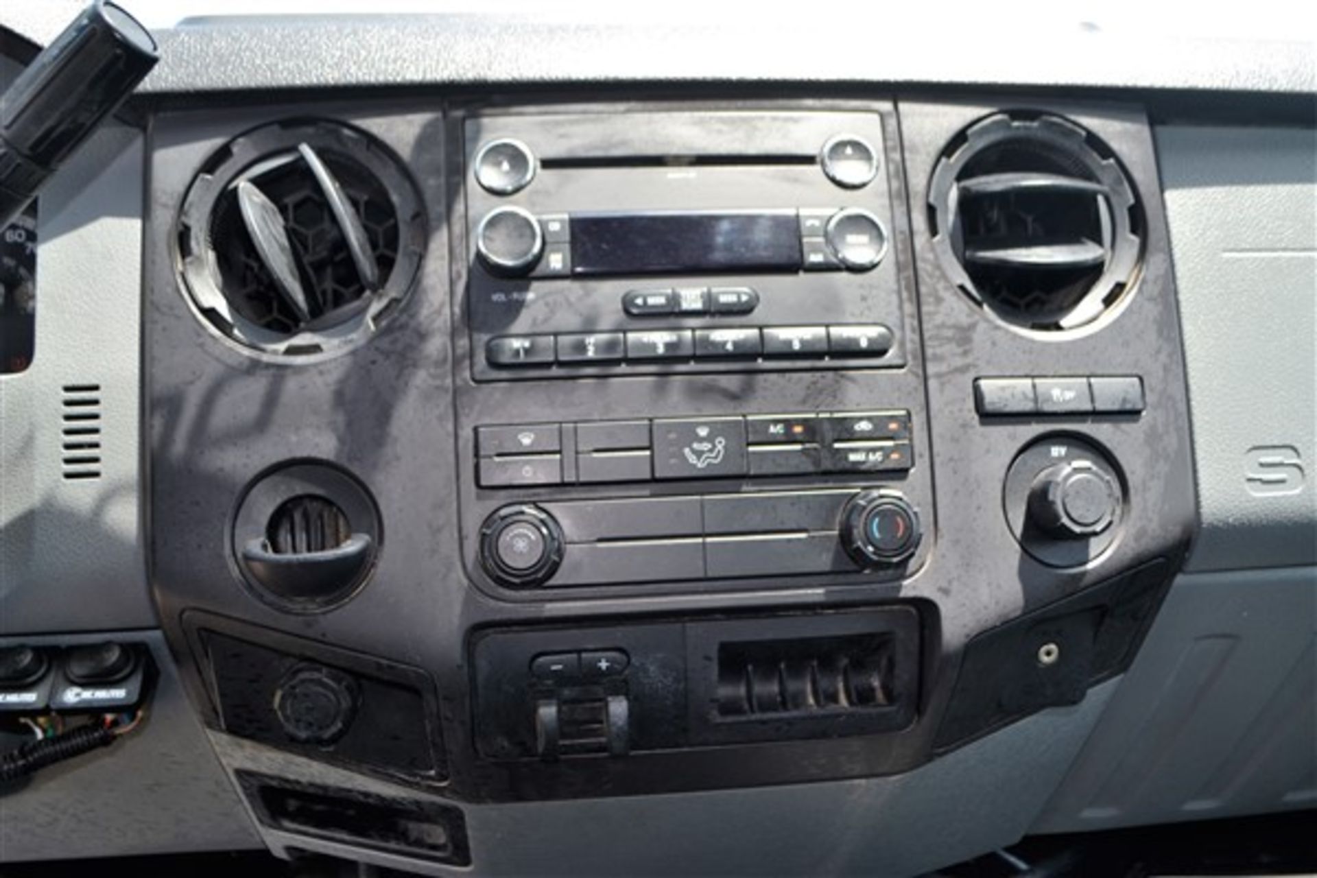 2011 Ford F250 - Image 14 of 19