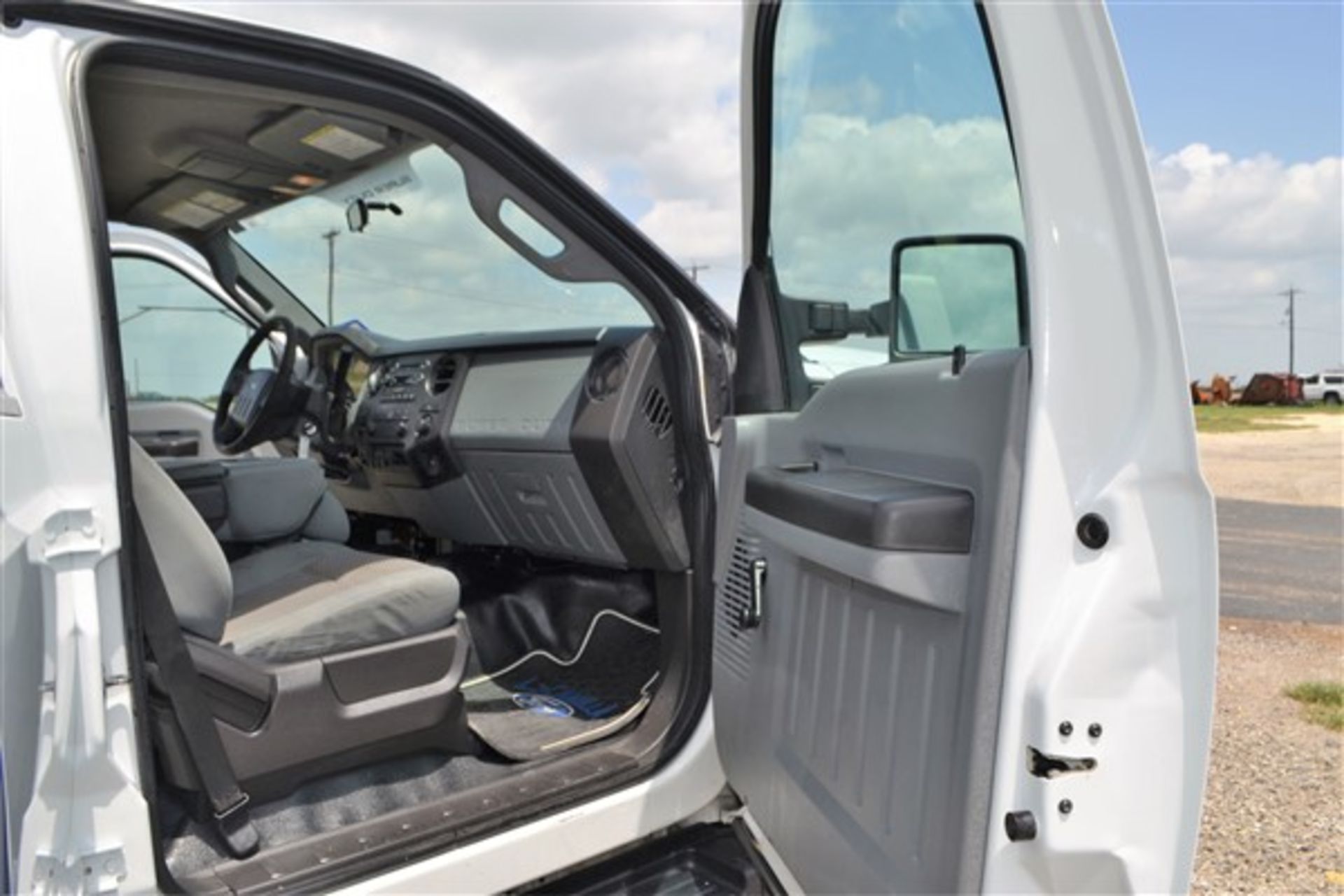 2011 Ford F250 - Image 7 of 19