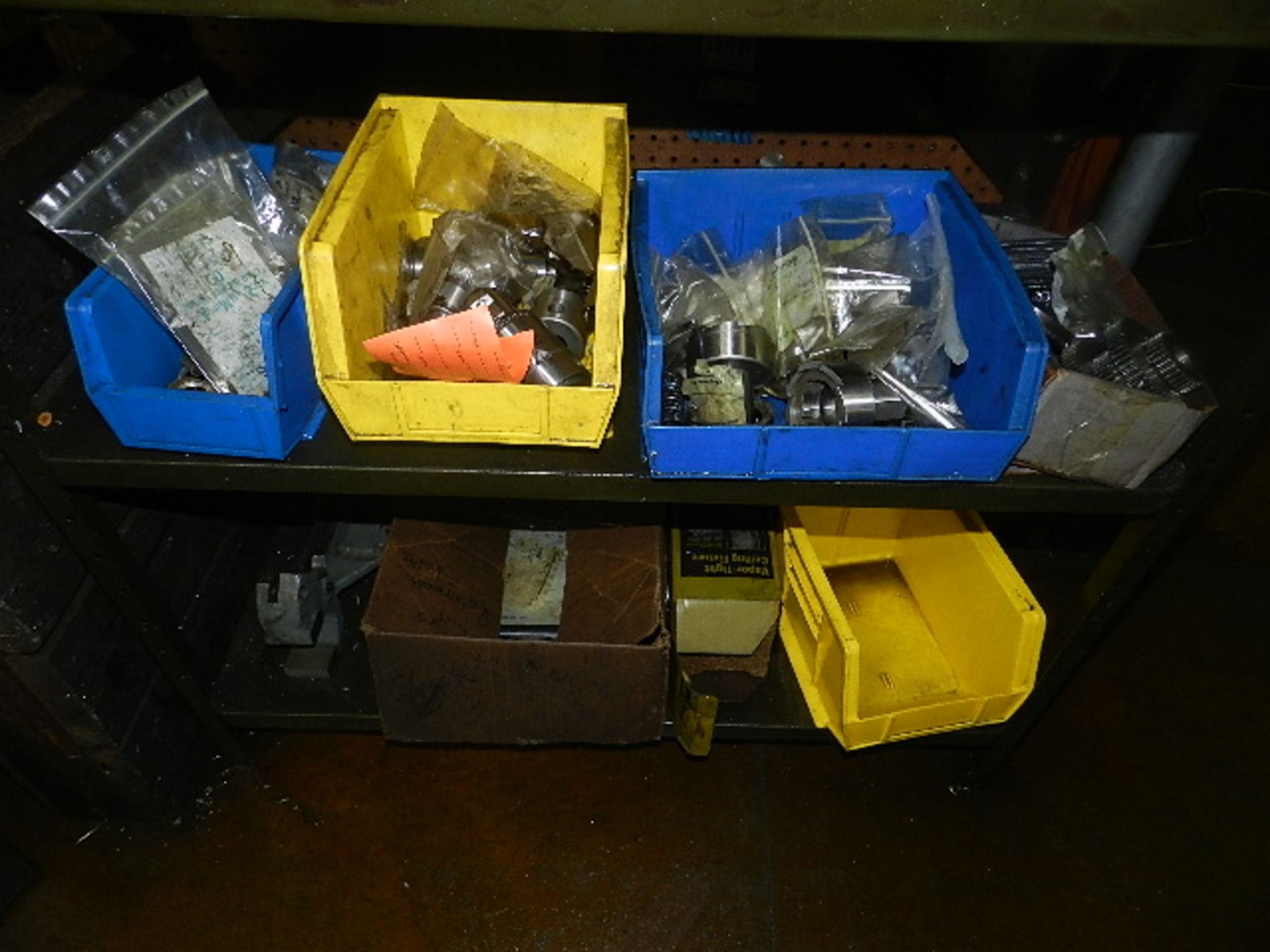 METAL SHELF WITH ASSORTED CONTENTS - BEARINGS, TOOLING PARTS, SPROCKETS, AND MORE (A) - Image 5 of 7