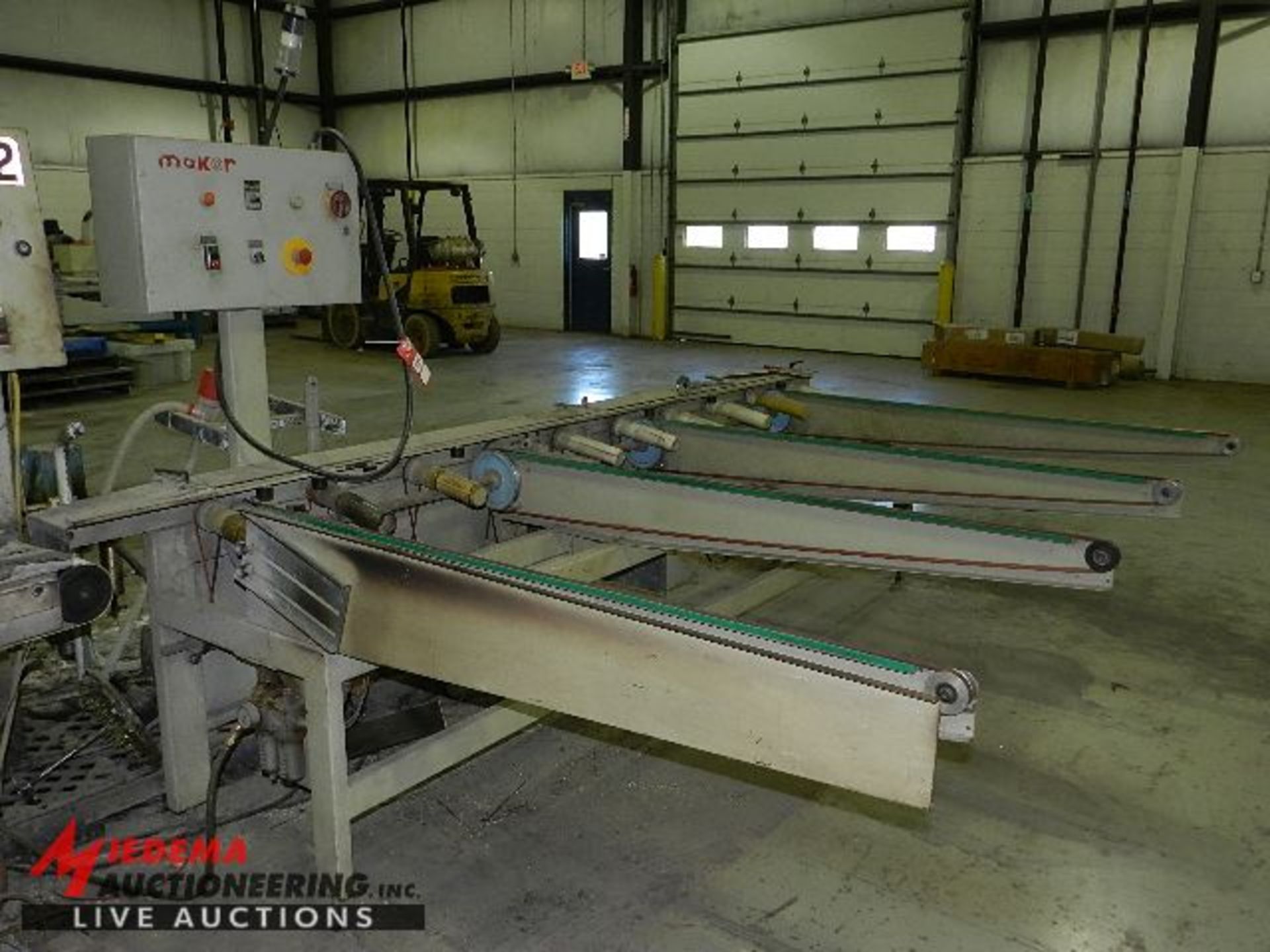 MAKOR C8 END FEED 10' TABLE, STACKER TABLE, 69" ARMS, APPROX 10' LENGTH