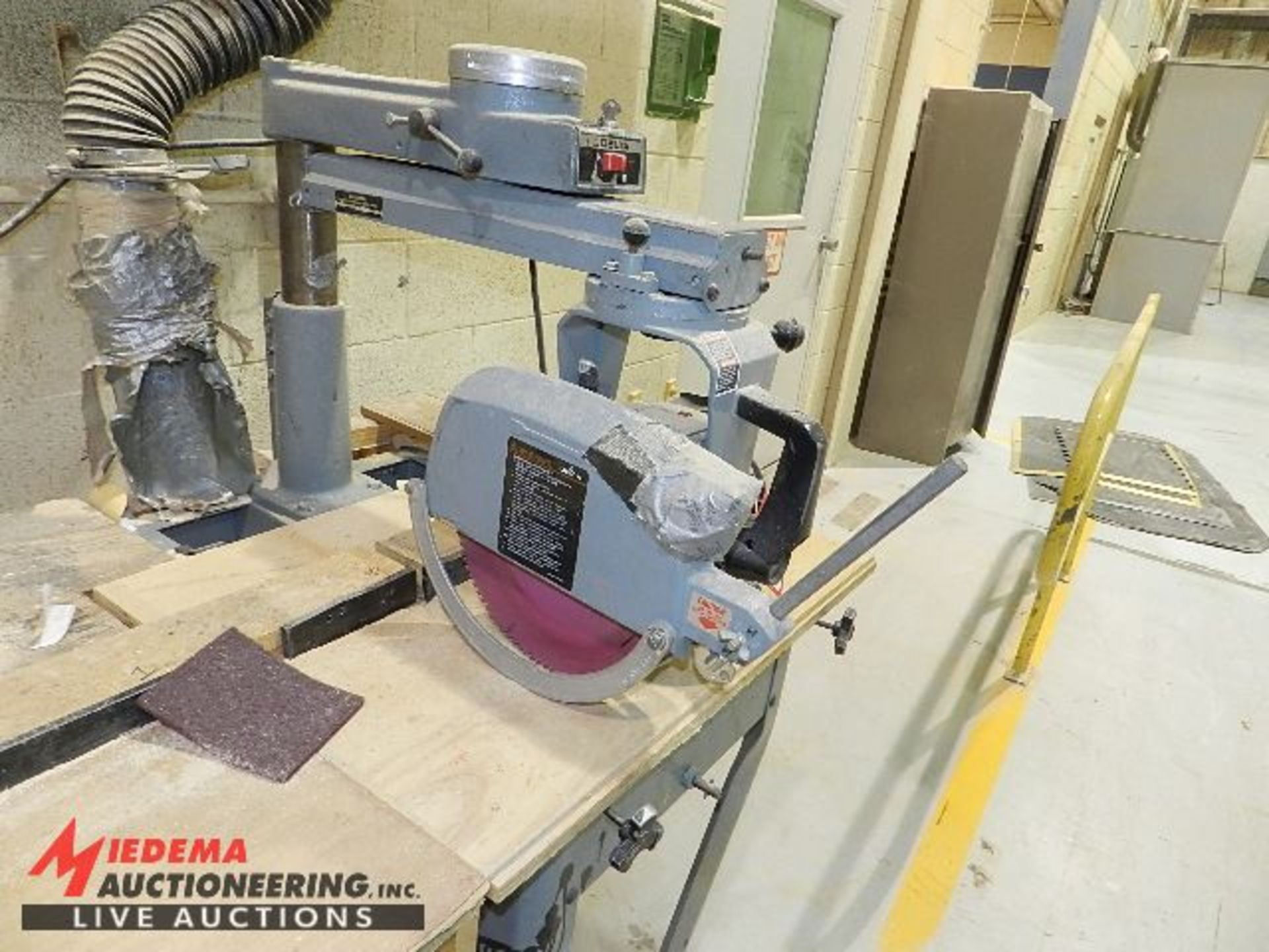DELTA 438-02-314-2067 10" RADIAL ARM SAW, 2 HP, 230 VOLT, SINGLE PHASE, INCLUDES STAND AND WOOD - Image 2 of 4
