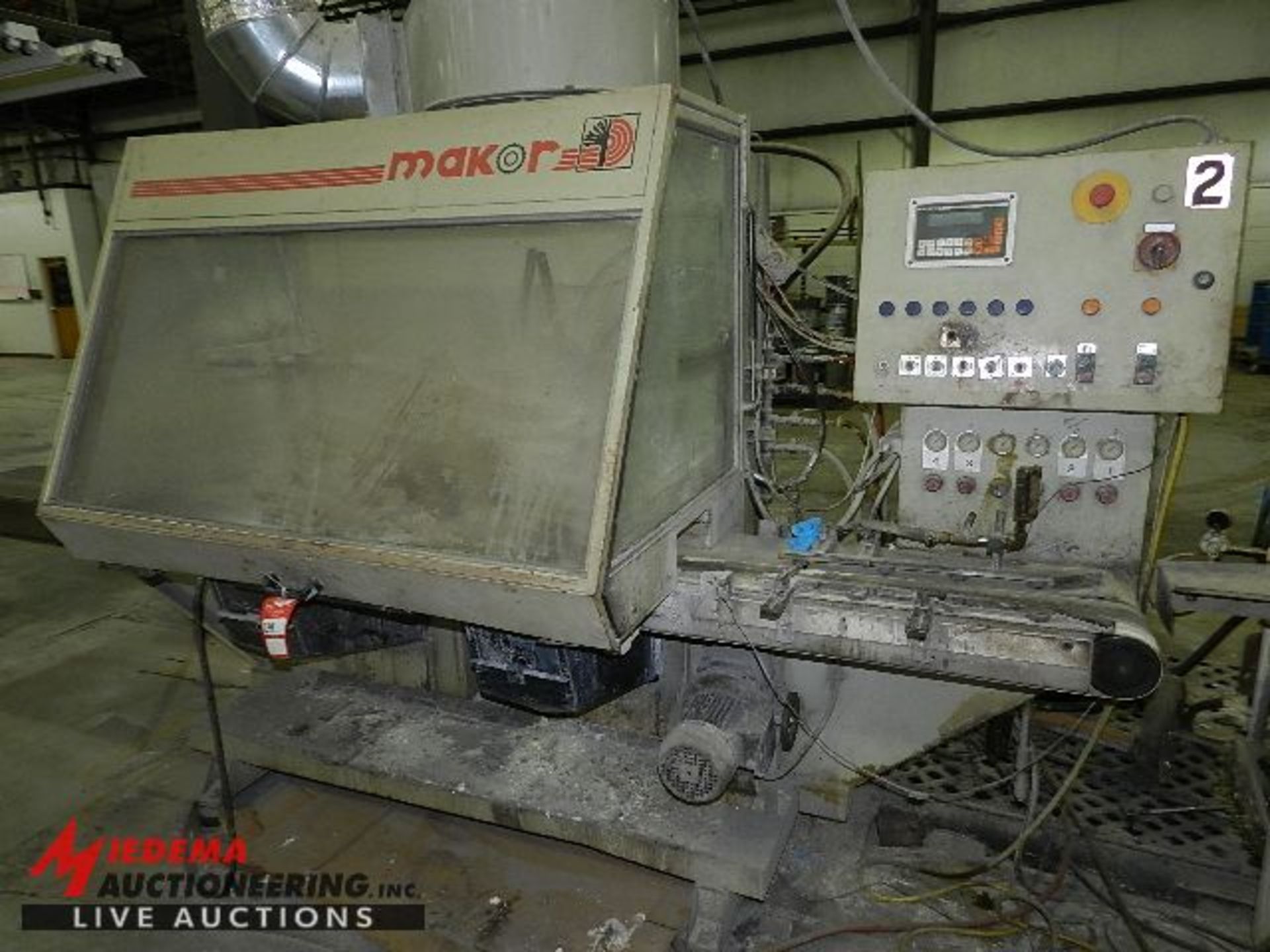 MAKOR CSP490 STAIN BOOTH, SPRAY HEAD BLOWER VENT, 3 STAIN APPLICATOR HEADS, 6" OUT FEED BELT, BLOWER - Image 2 of 6